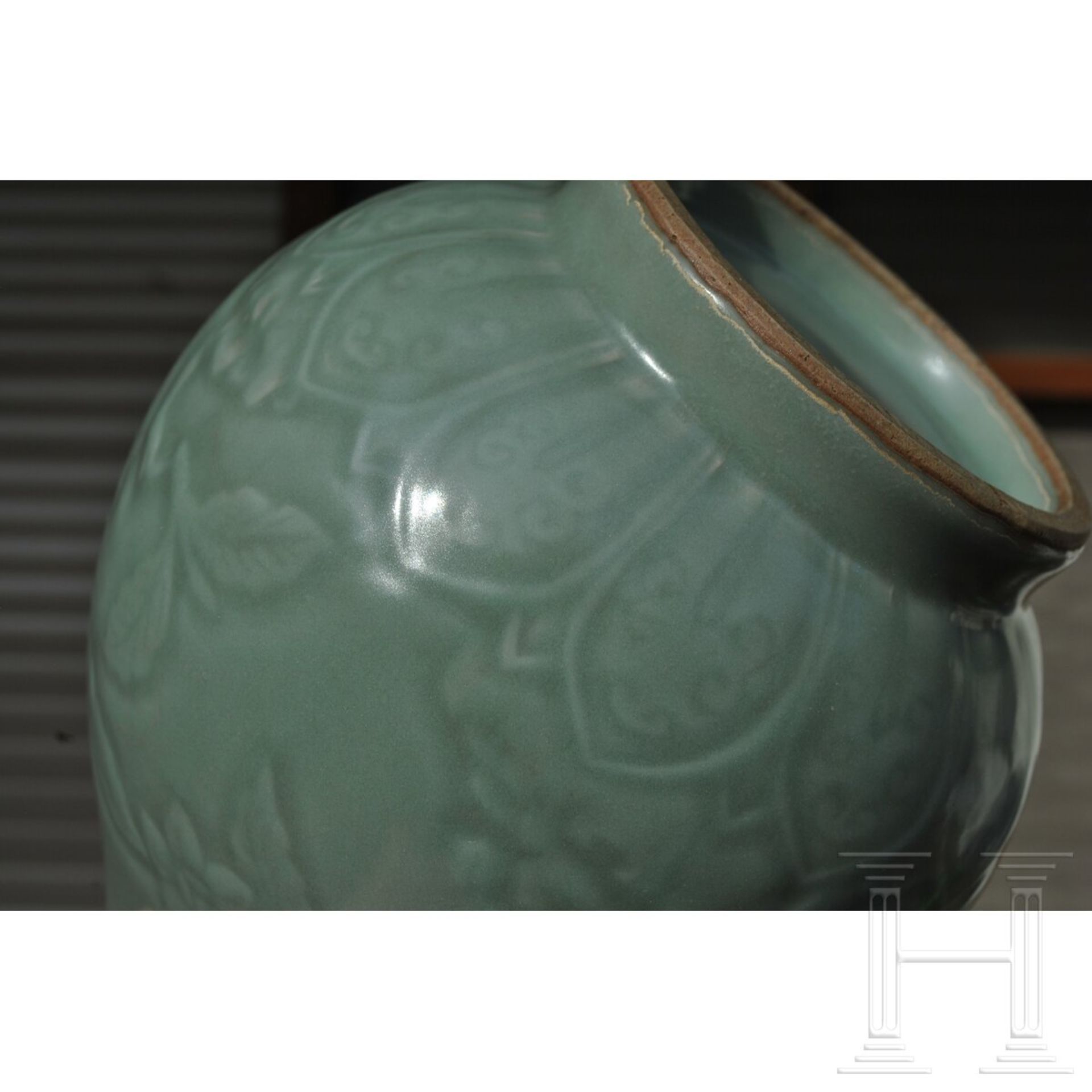 Longquan-Seladon-Yuhuchun-Vase, wohl Ming-Dynastie (1368 - 1644) - Bild 18 aus 18