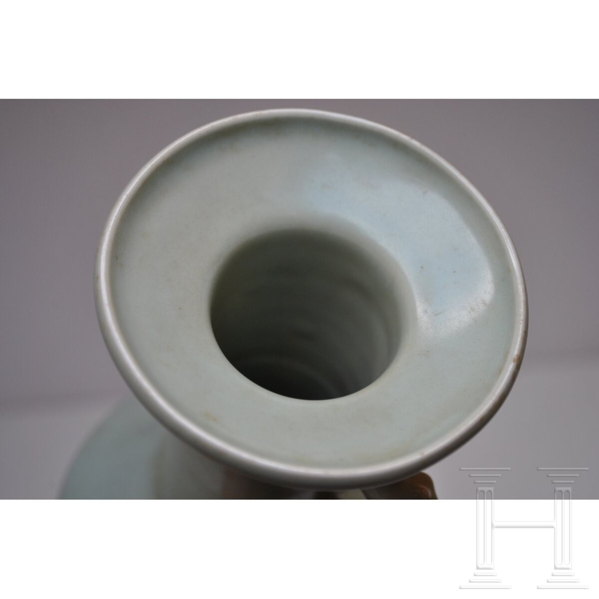 Longquan-Seladon-Vase, China, wohl südliche Song-Dynastie (1127 - 1279) - Bild 7 aus 24