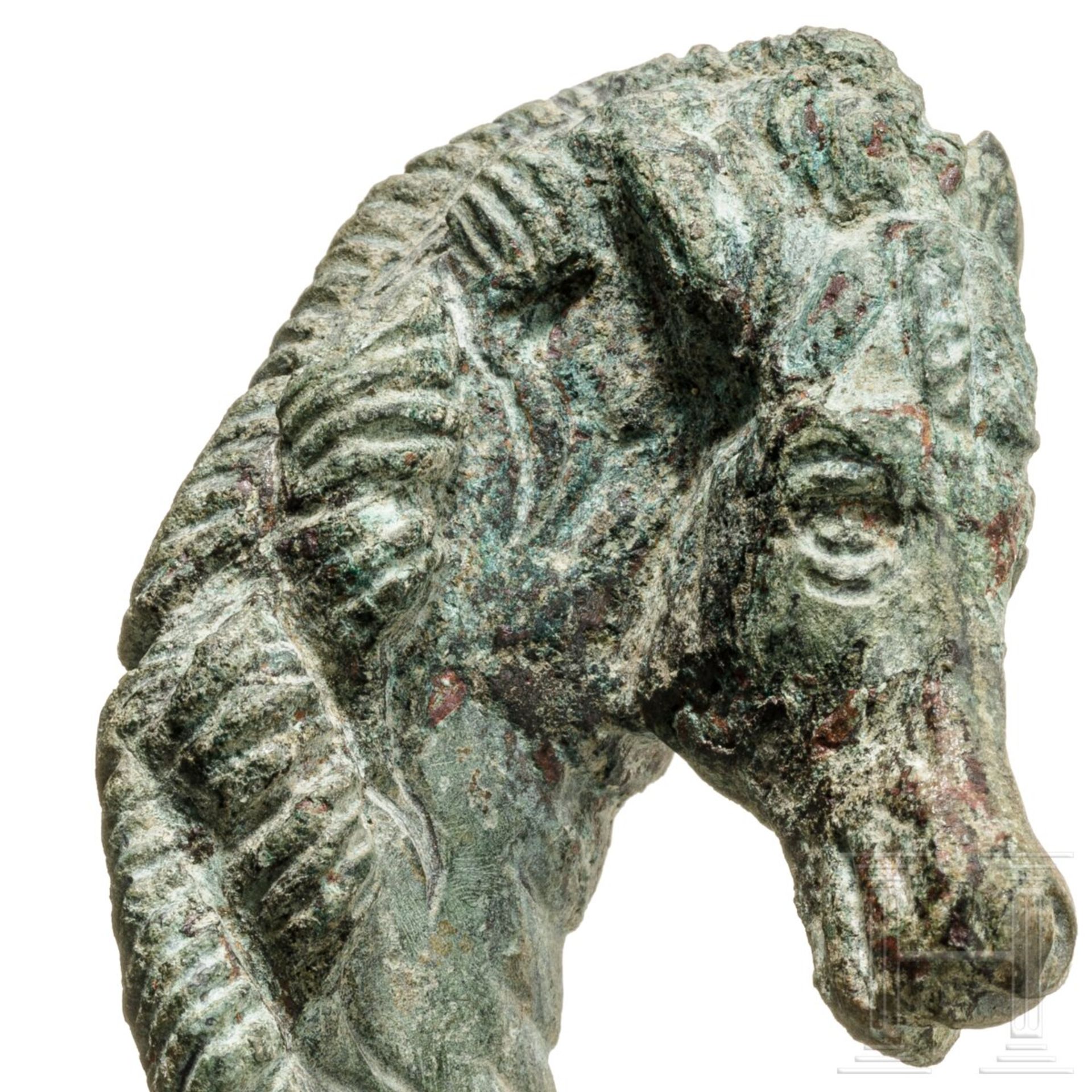 Pferdekopf-Endstück eines Gerätegriffs, Bronze, römisch, 2. - 3. Jhdt.  - Bild 3 aus 3