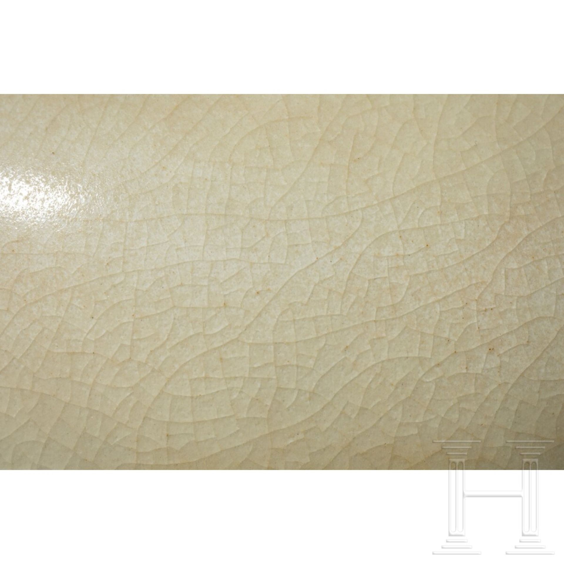 Weiß glasierte Schale, China, wohl aus der Sui-/Tang-Dynastie (613 - 628)  - Bild 6 aus 17