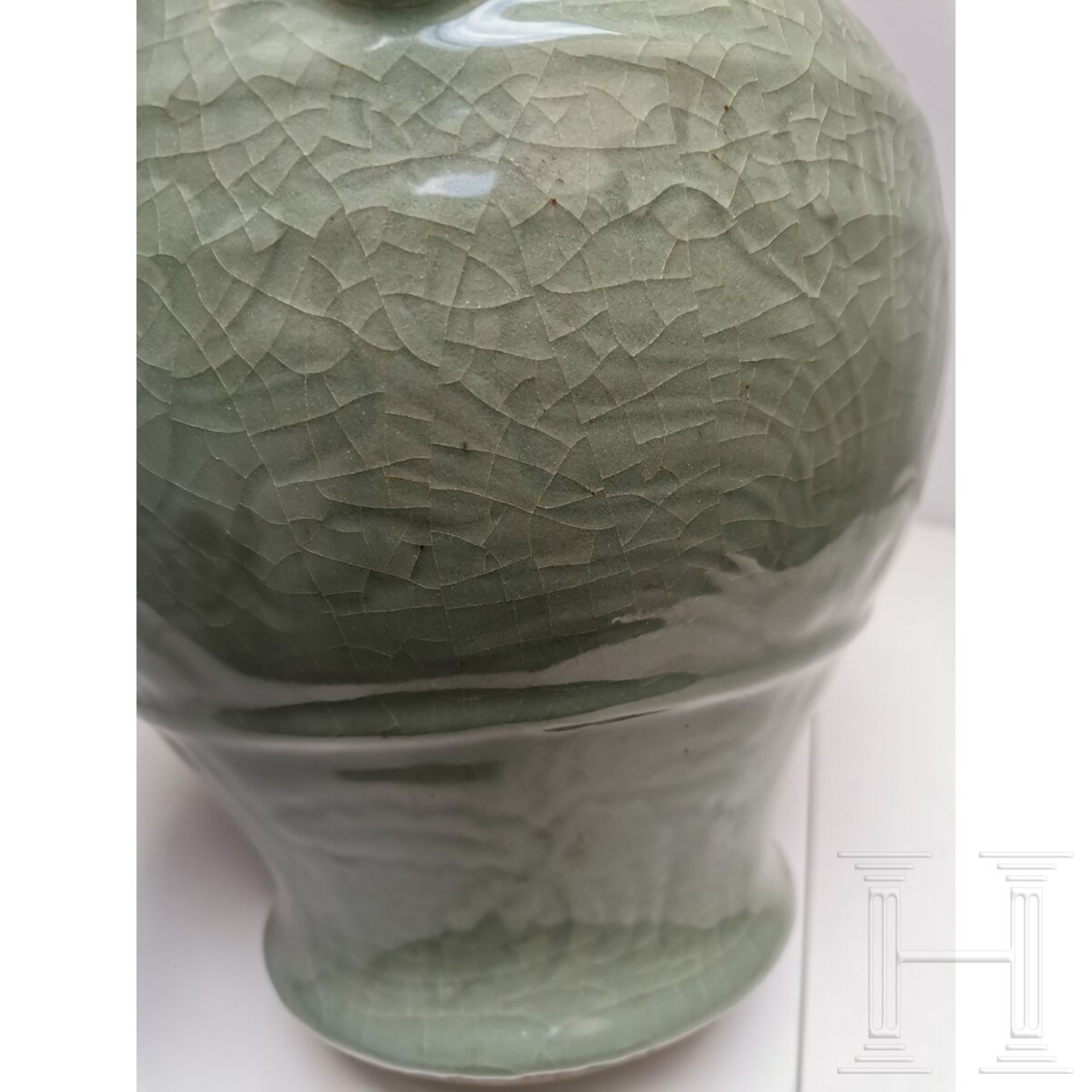 Lonquan-Seladon-Vase mit Grotesken, China, wohl Yuan-Dynastie - Bild 9 aus 24