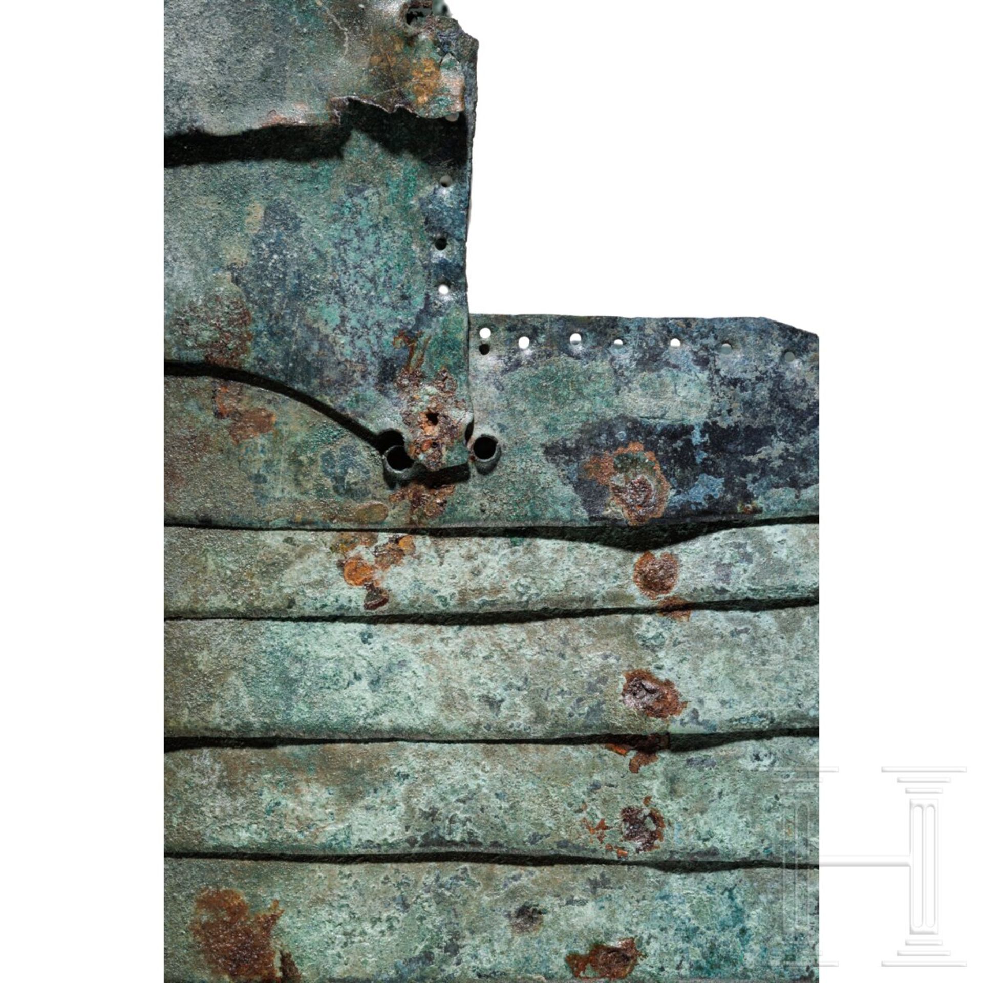 Römische Lamellen-Beinschienen eines Panzerreiters (catafractarius), 3. Jhdt. - Bild 6 aus 9