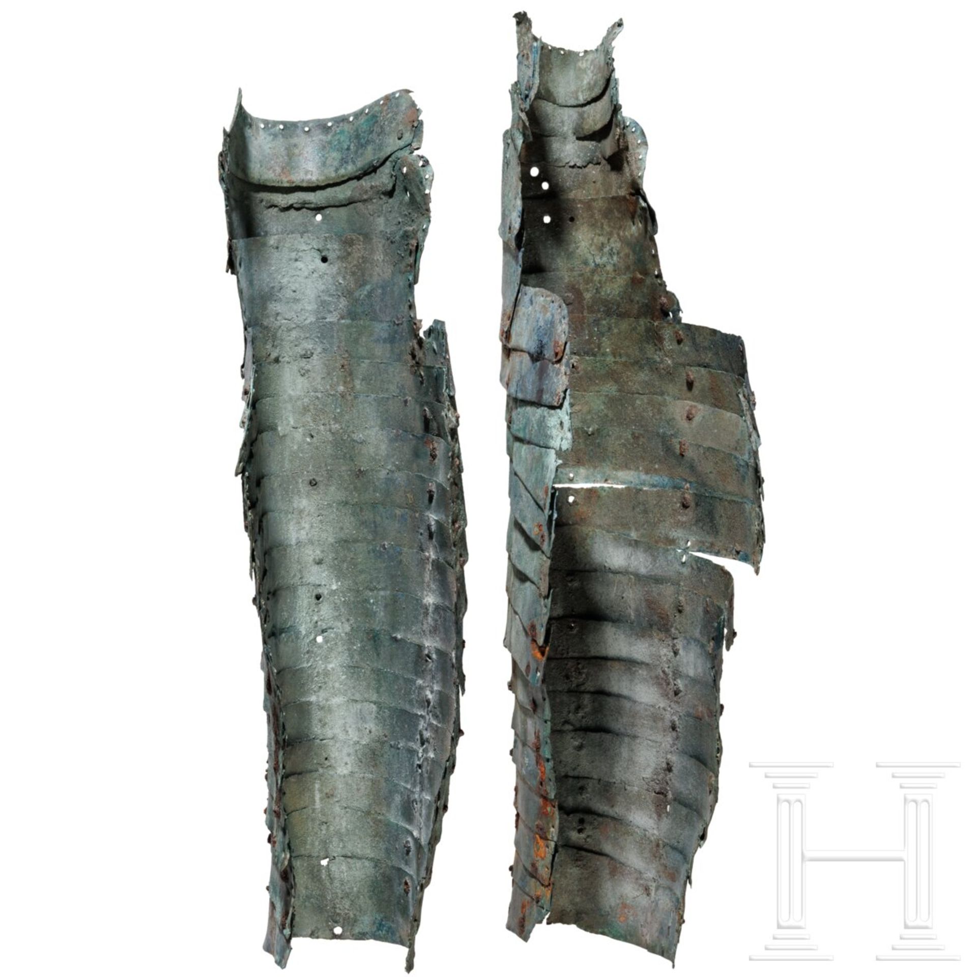 Römische Lamellen-Beinschienen eines Panzerreiters (catafractarius), 3. Jhdt. - Bild 4 aus 9