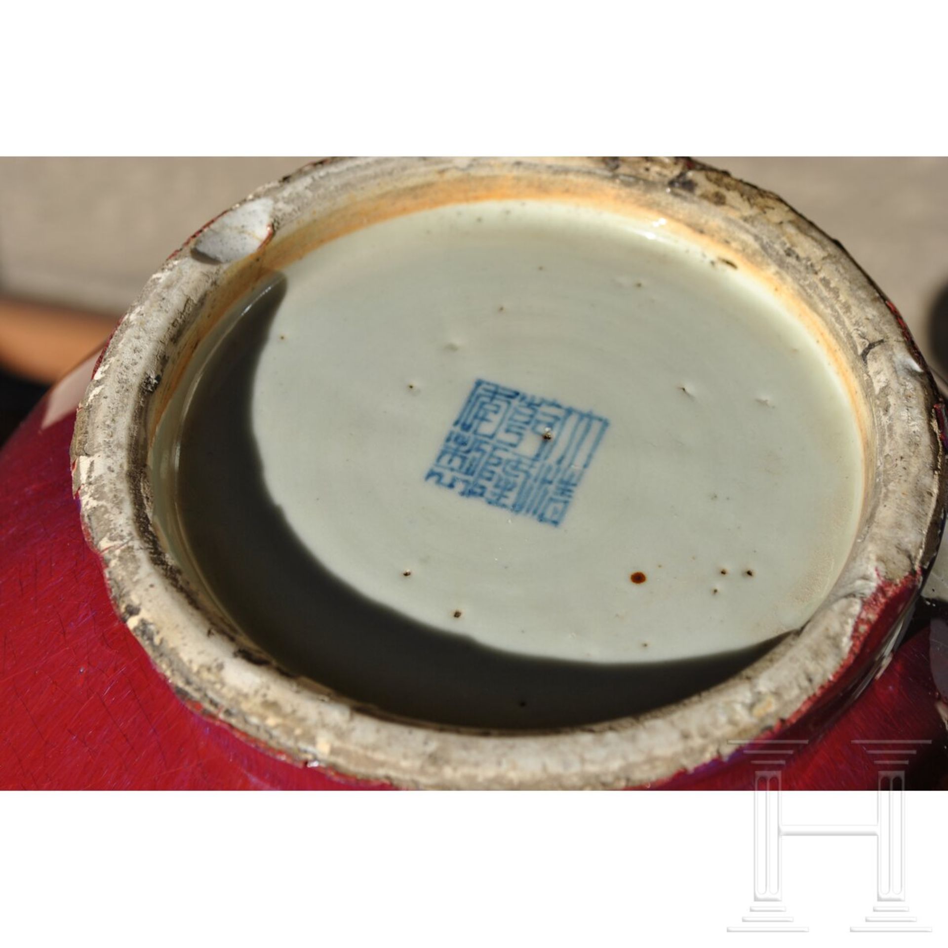 Große kupferrote Vase mit Qianlong-Sechszeichenmarke, China, 19./20. Jhdt. - Bild 10 aus 22