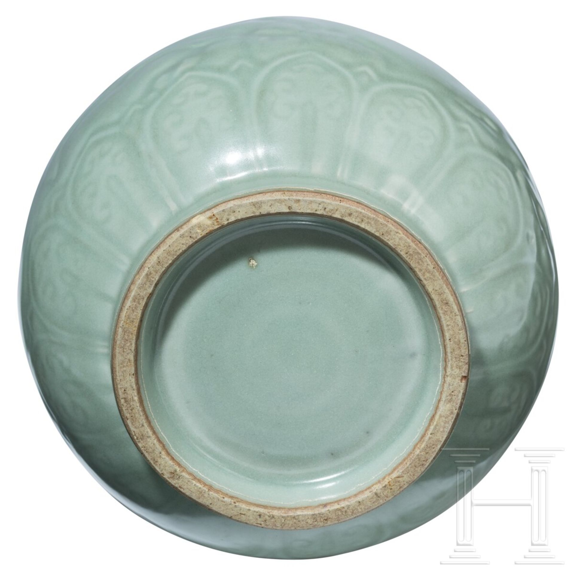 Longquan-Seladon-Yuhuchun-Vase, wohl Ming-Dynastie (1368 - 1644) - Bild 4 aus 18