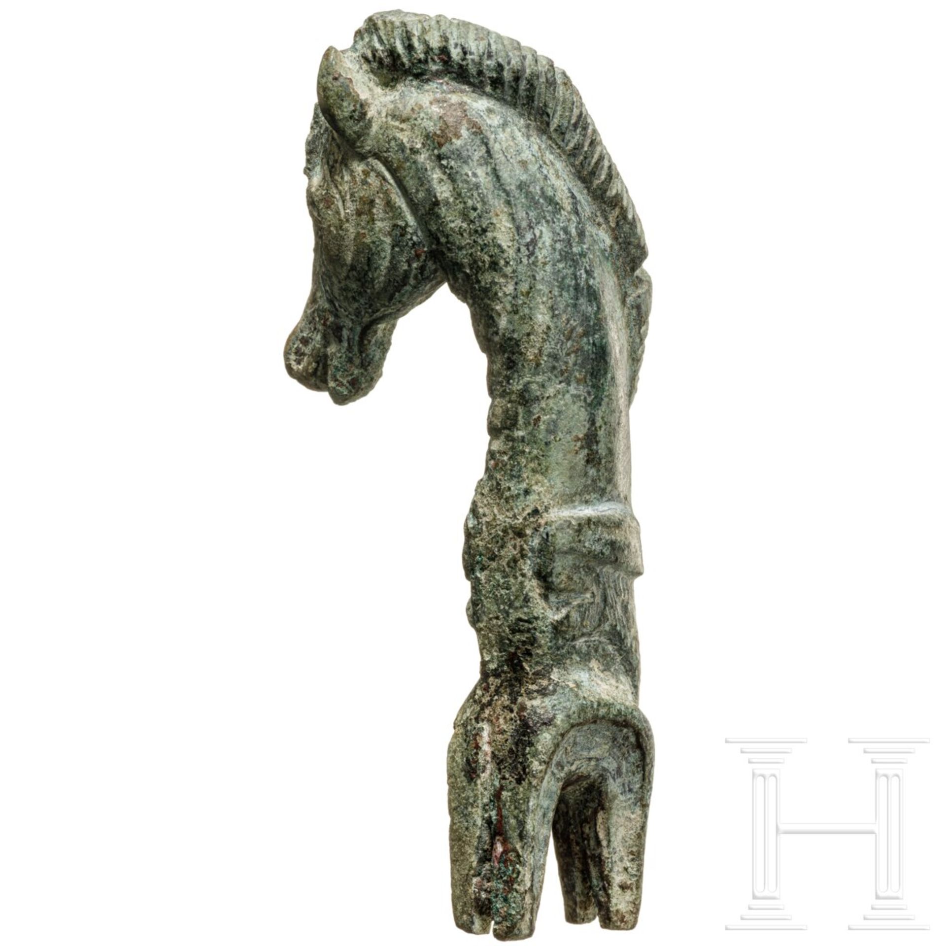 Pferdekopf-Endstück eines Gerätegriffs, Bronze, römisch, 2. - 3. Jhdt.  - Bild 2 aus 3