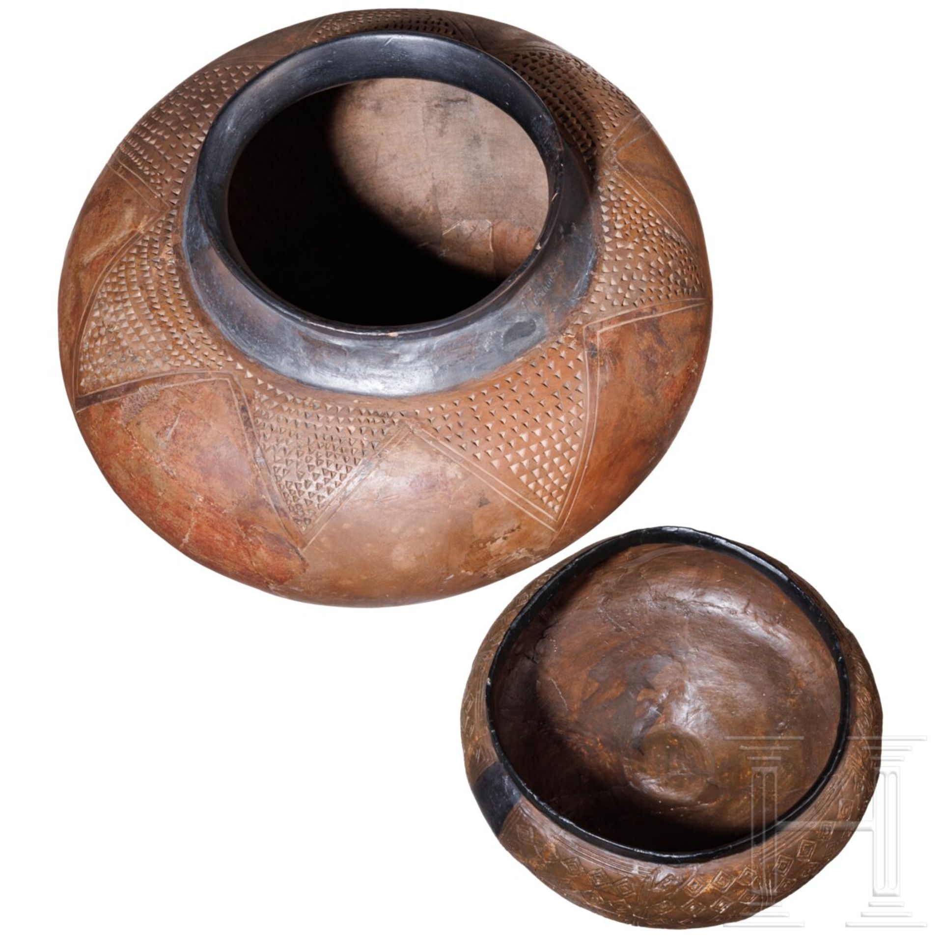 Kegelhalsgefäß und Kragenrandschüssel, hallstattzeitlich, 7. Jhdt. v. Chr. - Bild 3 aus 3
