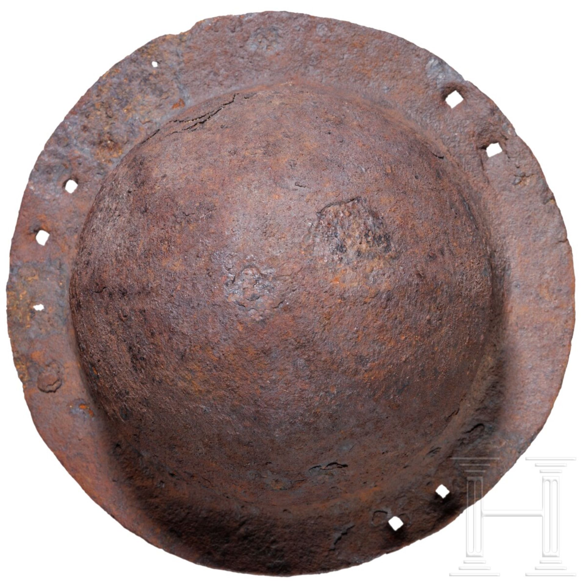 Spätrömischer, zweischaliger Kammhelm aus Eisen, 4. Jhdt. n. Chr., dazu ein zeitgleicher Schildbucke - Image 8 of 12