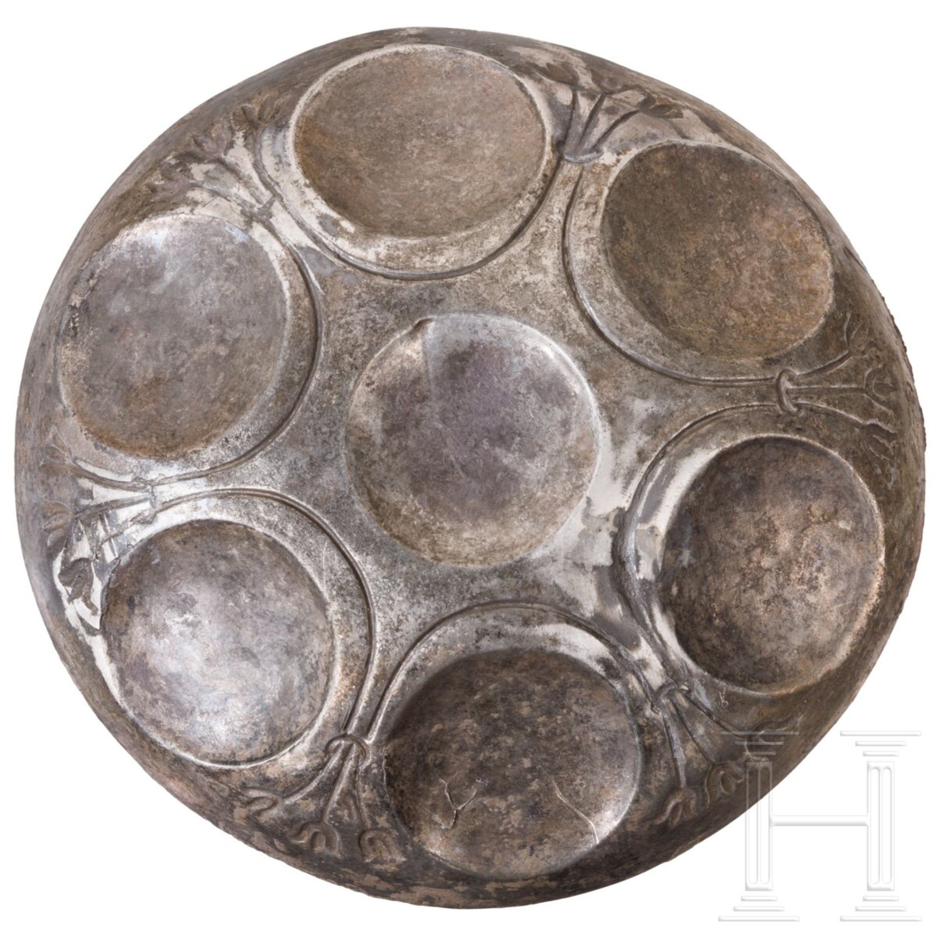 Silberphiole mit sieben Scheiben und Lotusdekor, ostgriechisch, 5. Jhdt. v. Chr. - Image 3 of 4