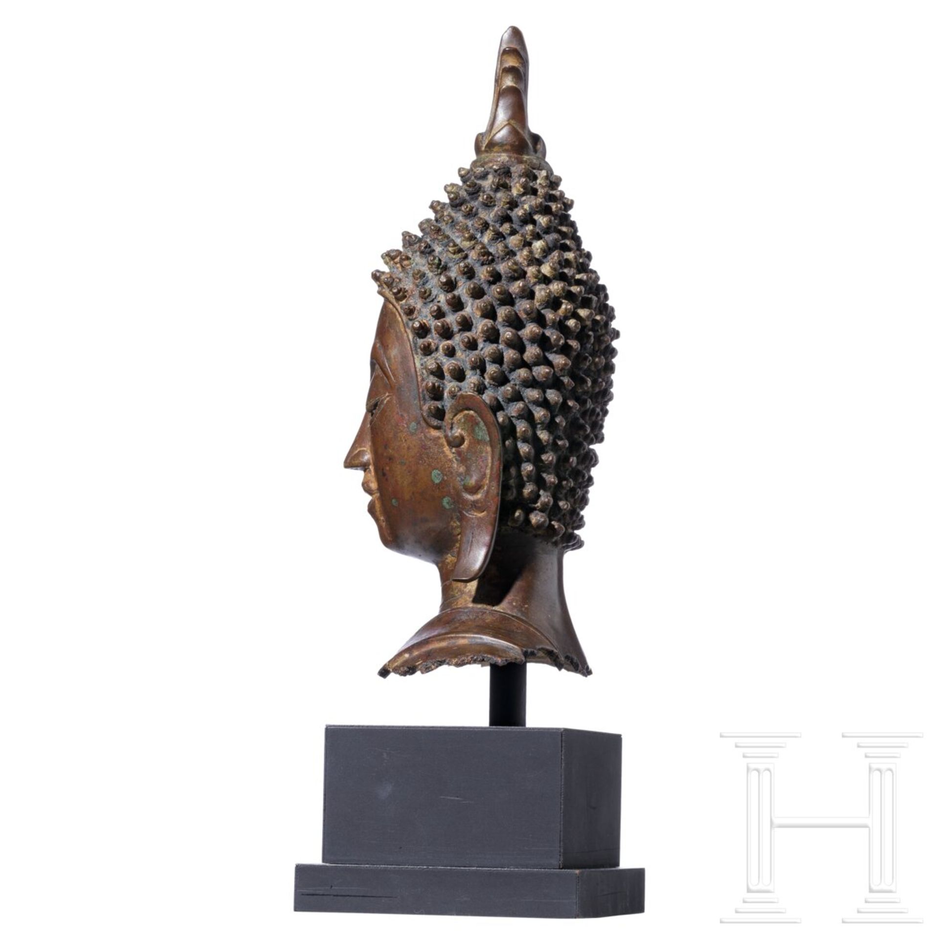 Buddha-Kopf aus Bronze, Nordthailand, wohl 18. Jhdt. - Image 2 of 5