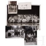 Adolf Hitler - eigenhändig signierte Tischkarte "Bayreuth 1938" mit Fotos der Familie Oswald-Thoss s