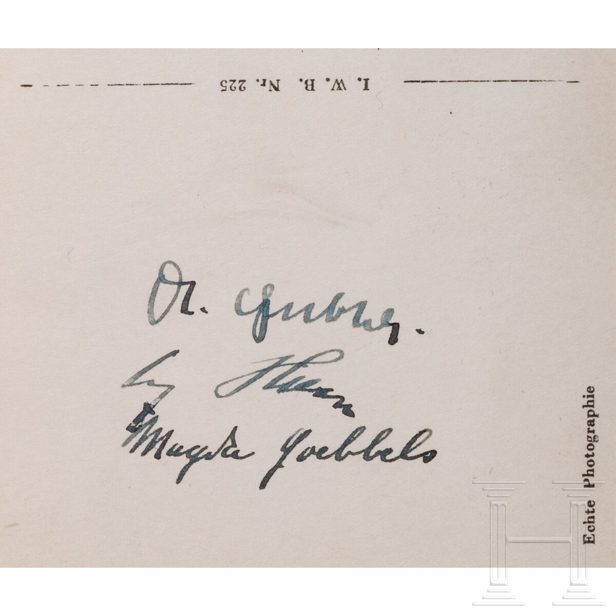 Adolf Hitler, Magda und Joseph Goebbels - eigenhändig signierte Fotographie-Postkarte