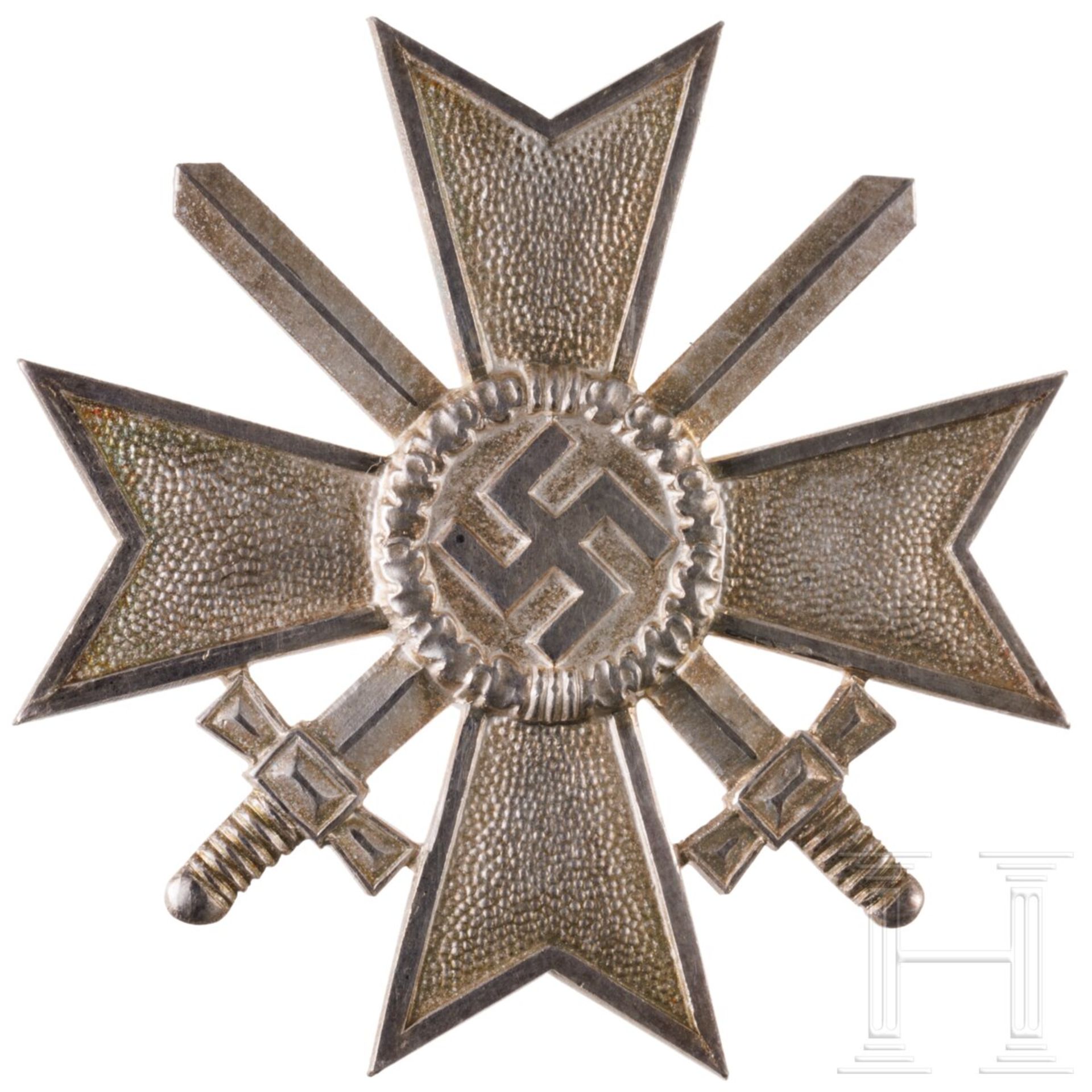 Kriegsverdienstkreuz 1. Klasse mit Schwertern im Etui, Deschler-Fertigung - Bild 2 aus 5