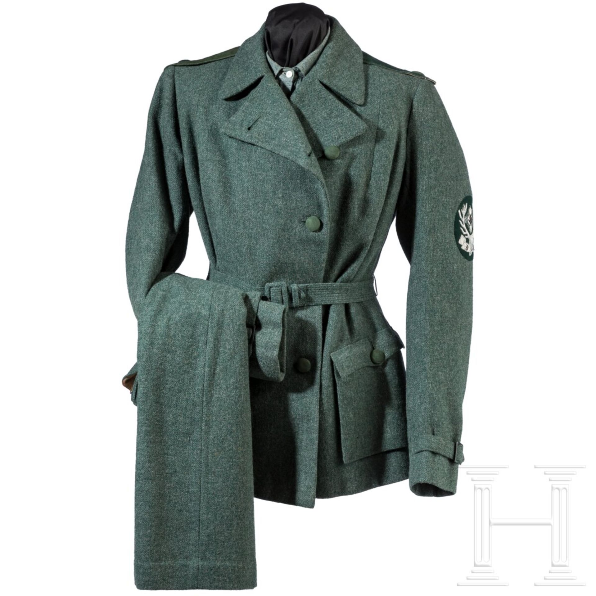 Uniformensemble einer weiblichen Angestellten beim Gau- oder Reichsjägermeister
