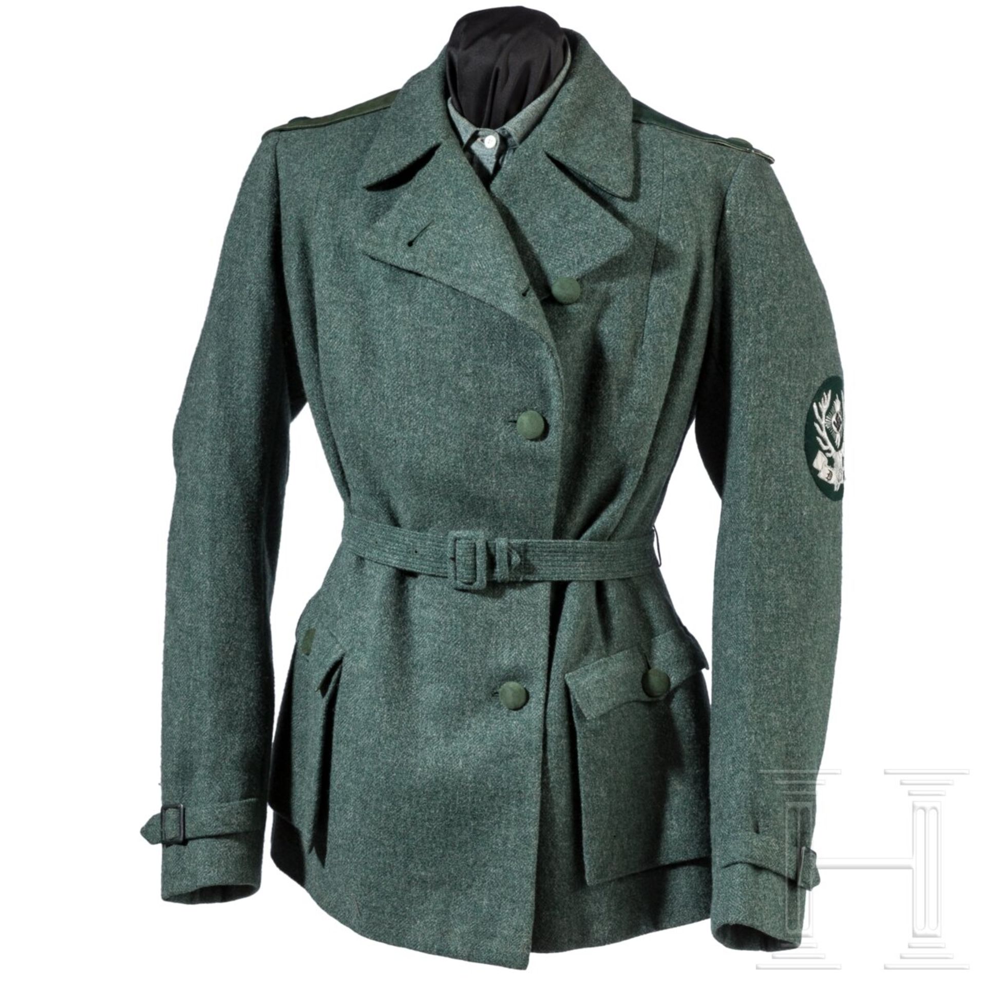 Uniformensemble einer weiblichen Angestellten beim Gau- oder Reichsjägermeister - Image 2 of 11