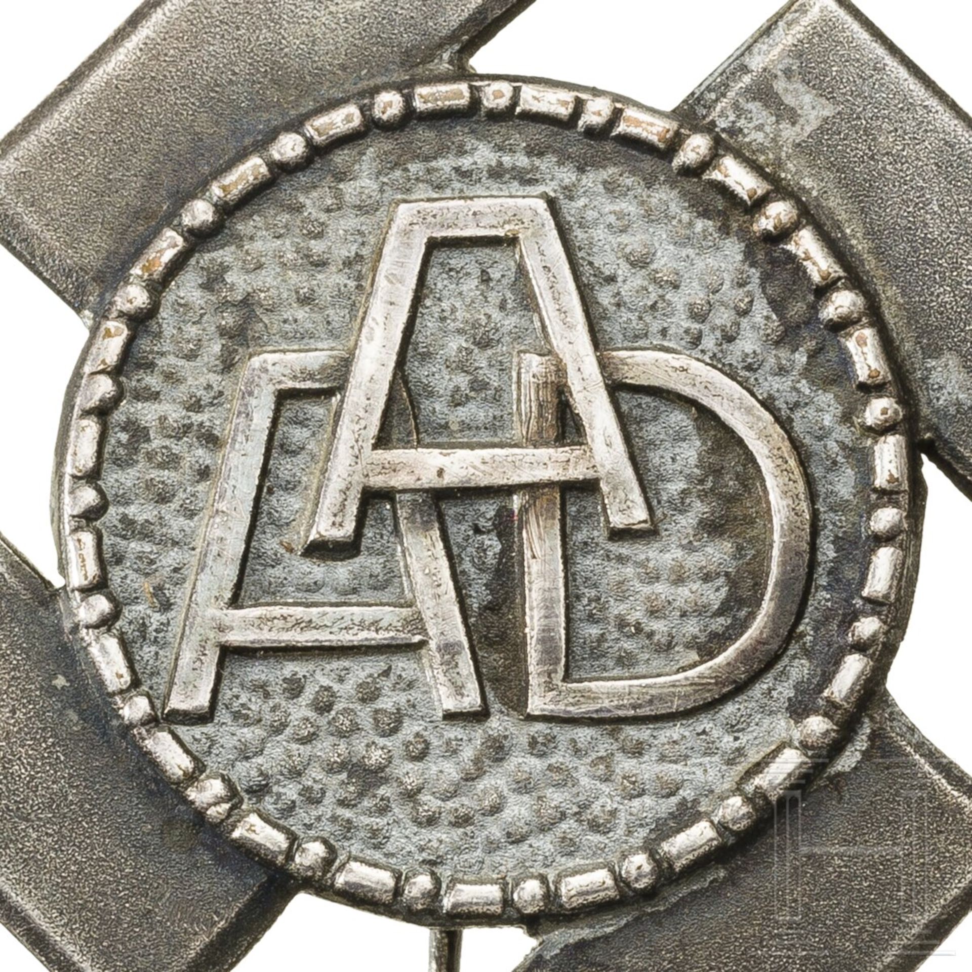 Erinnerungsabzeichen des Anhaltischen Arbeitsdienstes in Silber, ohne Jahreszahl - Image 3 of 3