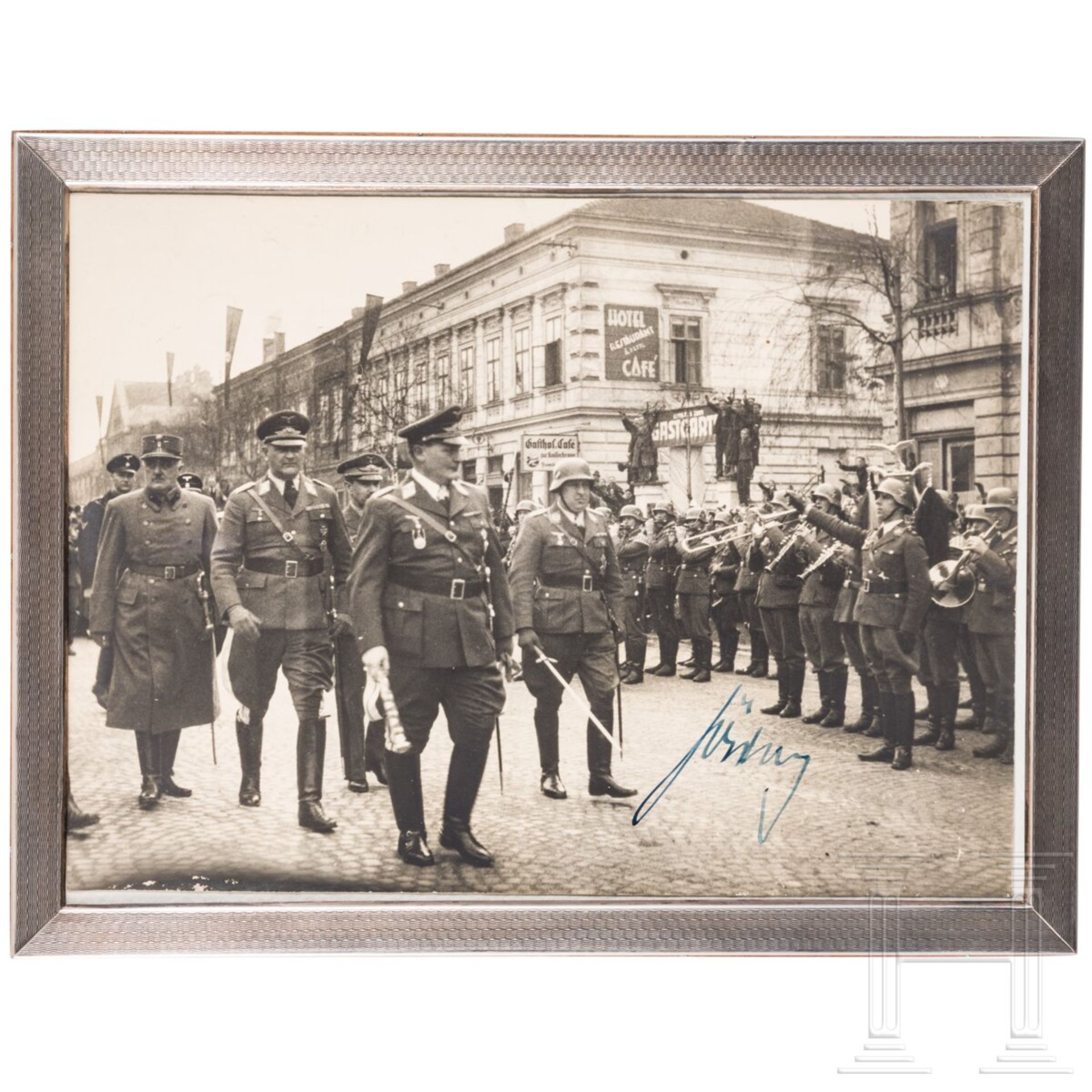 Hermann Göring - signiertes großformatiges Foto vom Einmarsch in Österreich, 1938