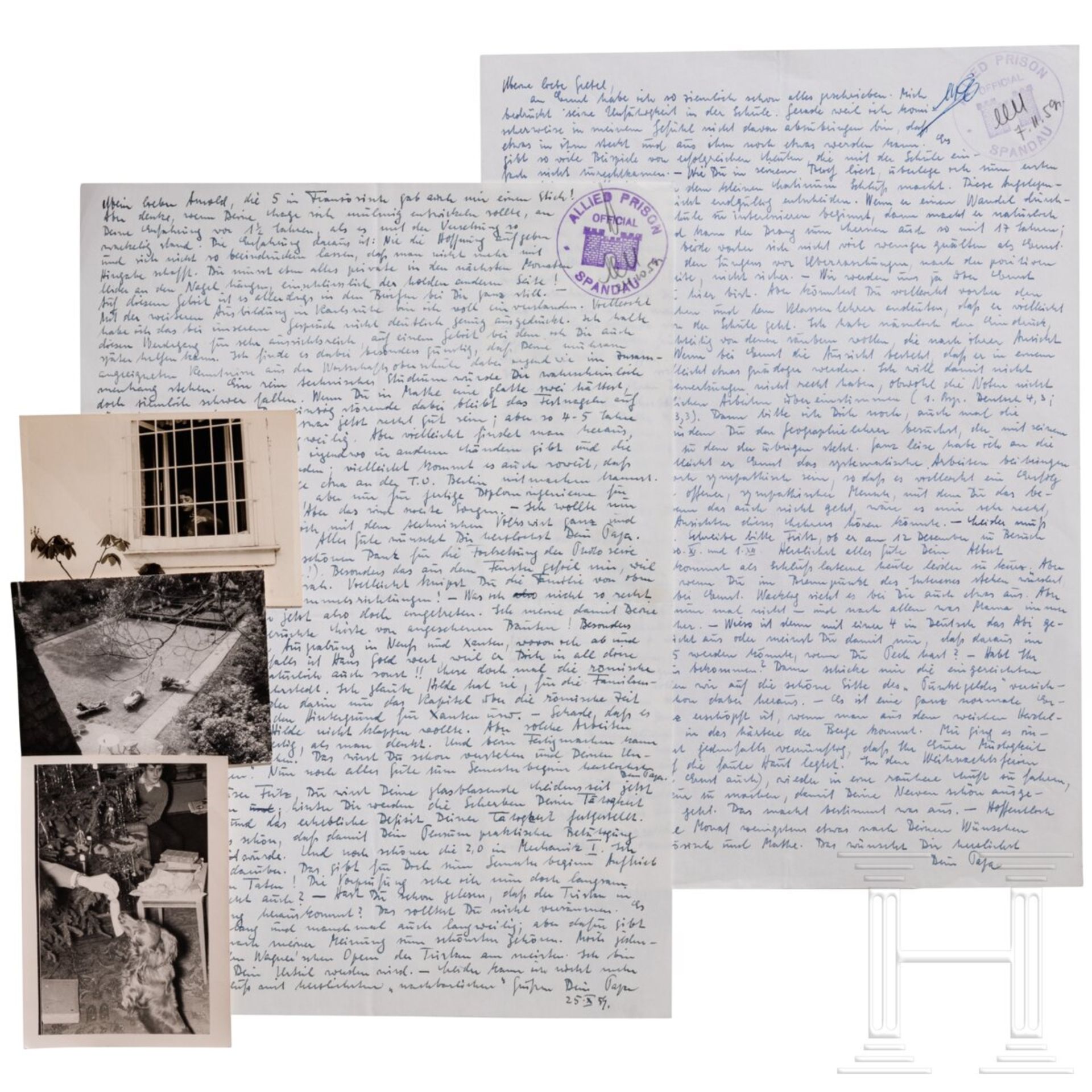 Albert Speer - zwei handgeschriebene Briefe an seine Frau und seinen Sohn 1959 sowie drei private Fo