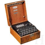 Chiffriermaschine "Enigma-K" mit vier Walzen, Nummer "K 305", komplett mit Holzkasten