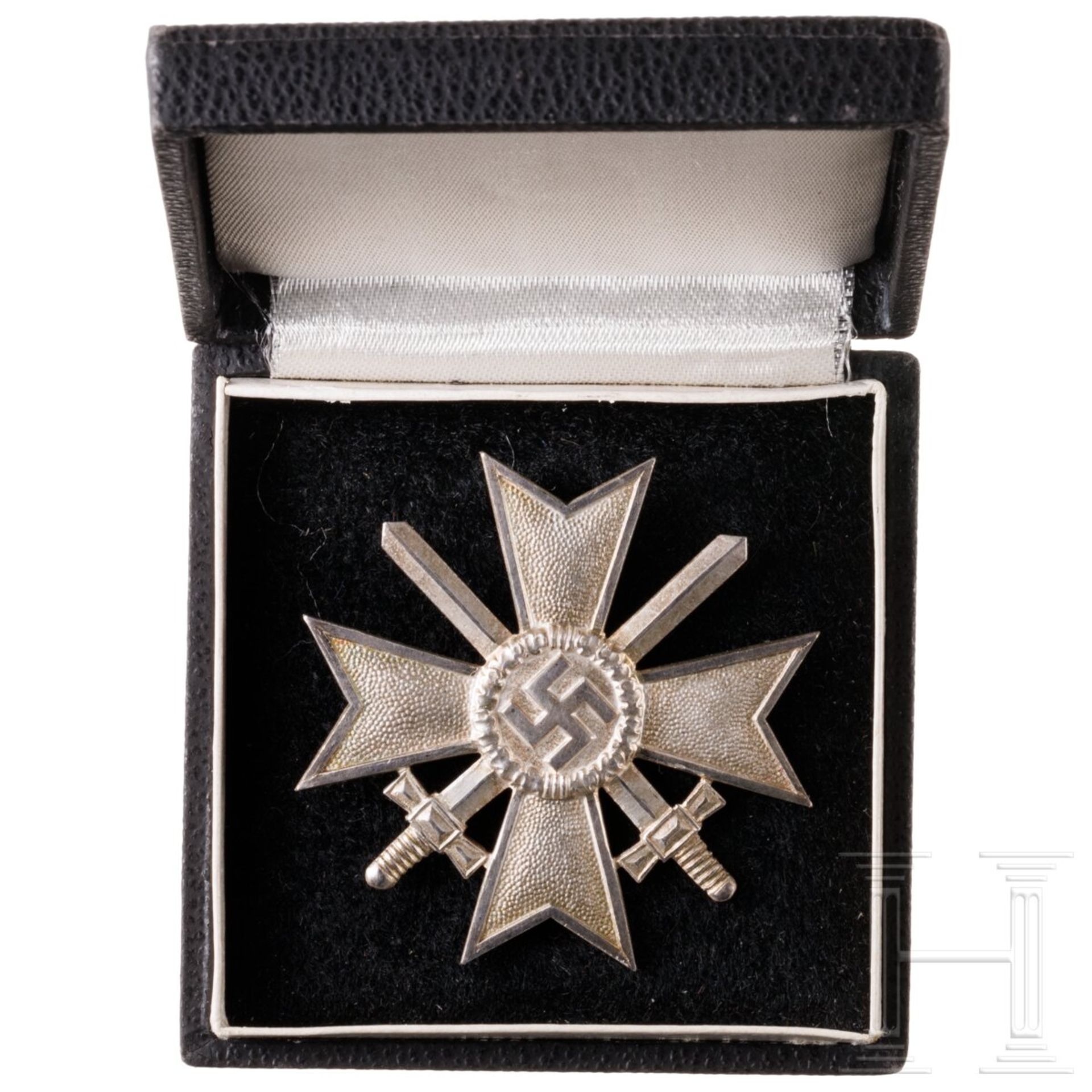 Kriegsverdienstkreuz 1. Klasse mit Schwertern im Etui, Deschler-Fertigung