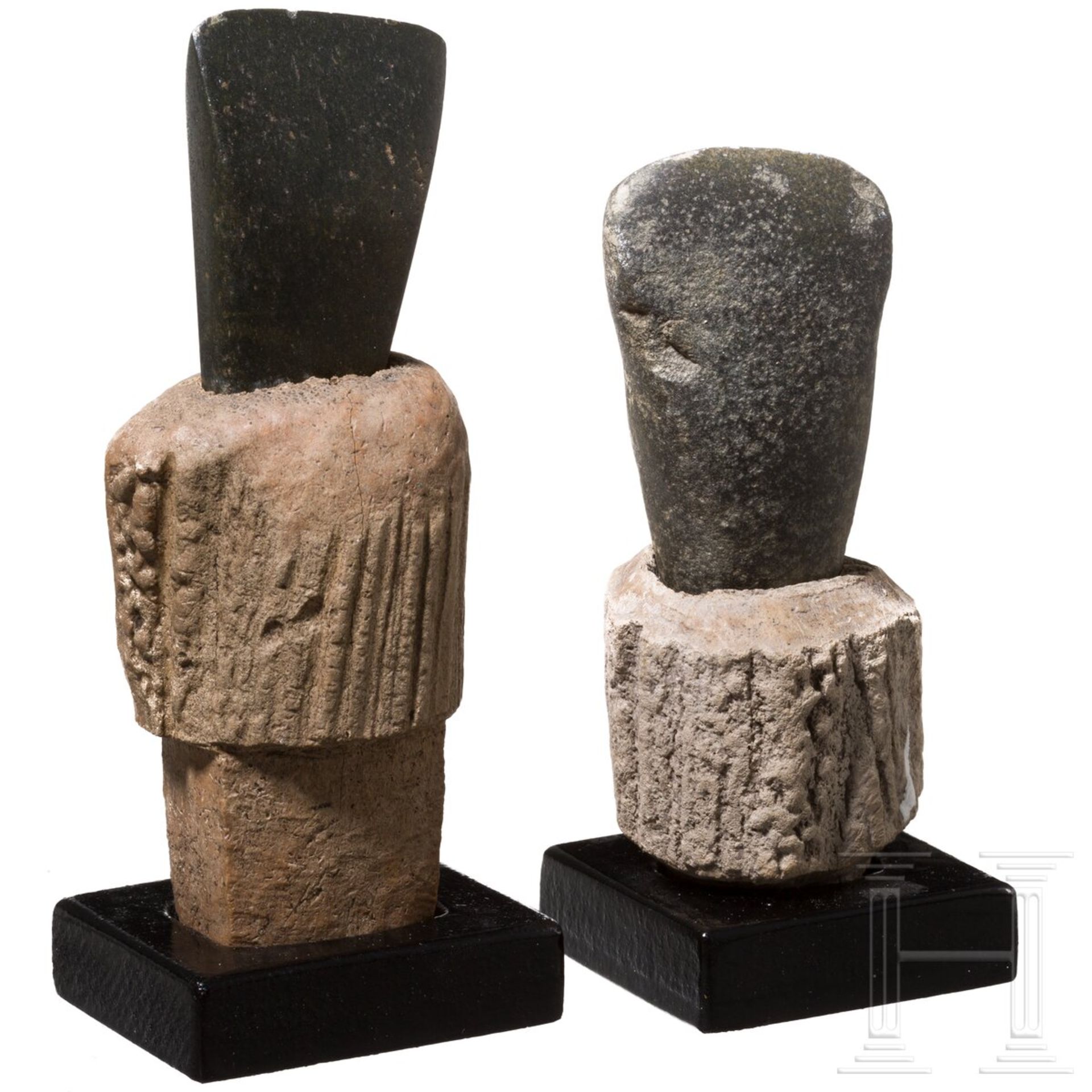 Zwei stumpfnackige Steinbeilklingen mit zugehörigem Geweihfutter, mittlere Jungsteinzeit Mitteleurop - Image 2 of 4