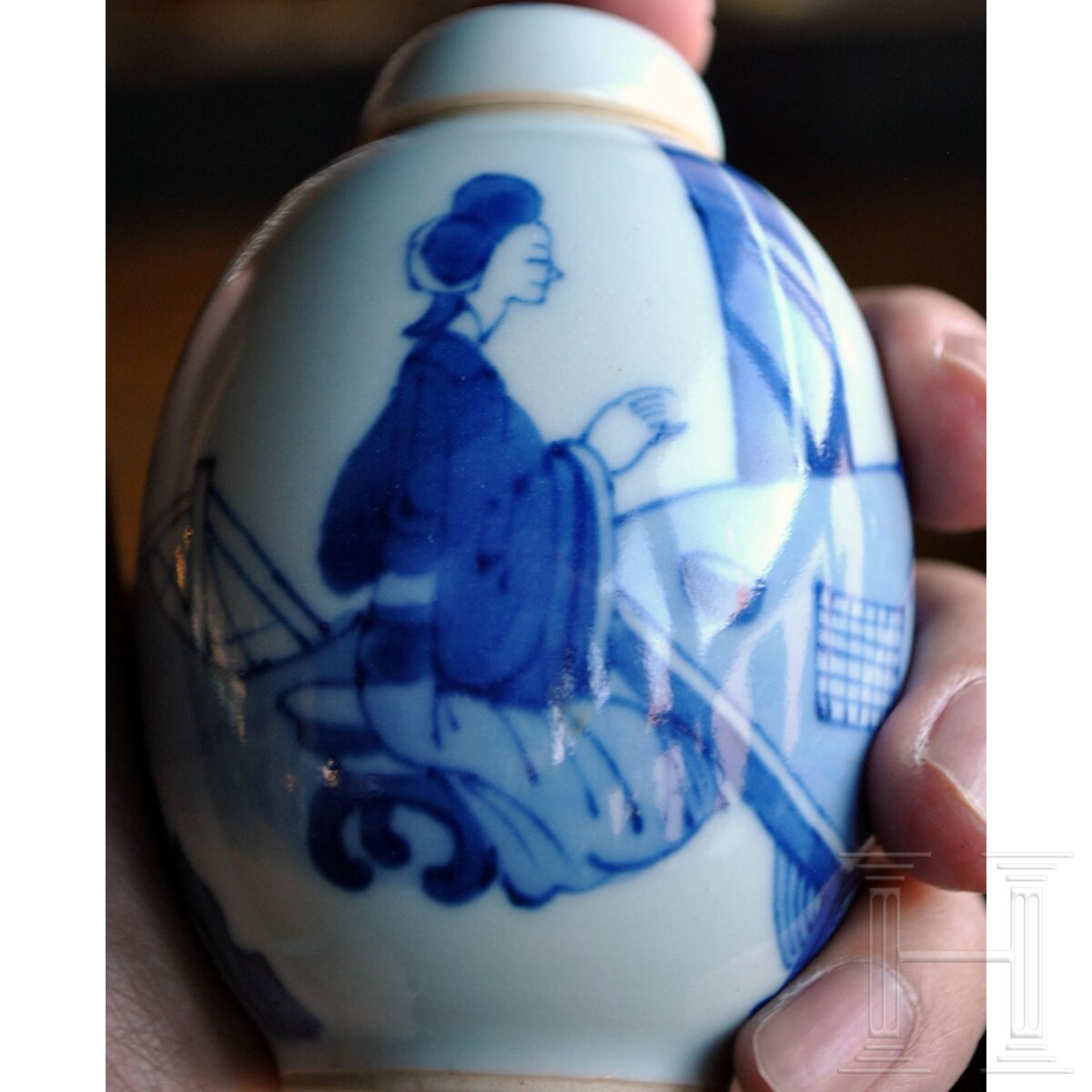 Kleine blau-weiße Gu-Vase und Deckelgefäß, wohl Kangxi-Periode - Image 15 of 20