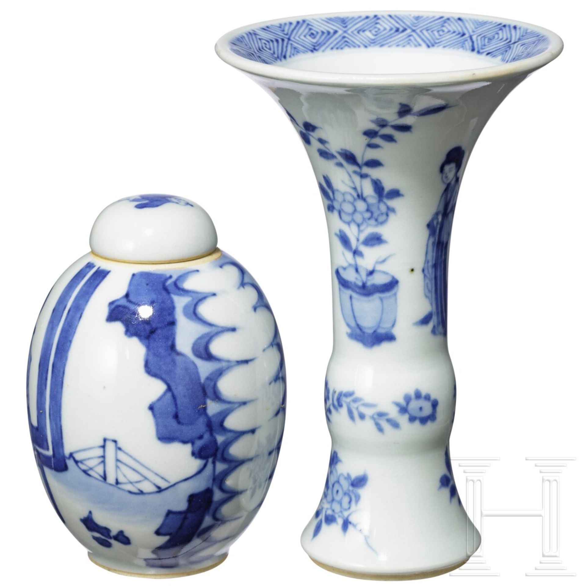 Kleine blau-weiße Gu-Vase und Deckelgefäß, wohl Kangxi-Periode - Image 3 of 20