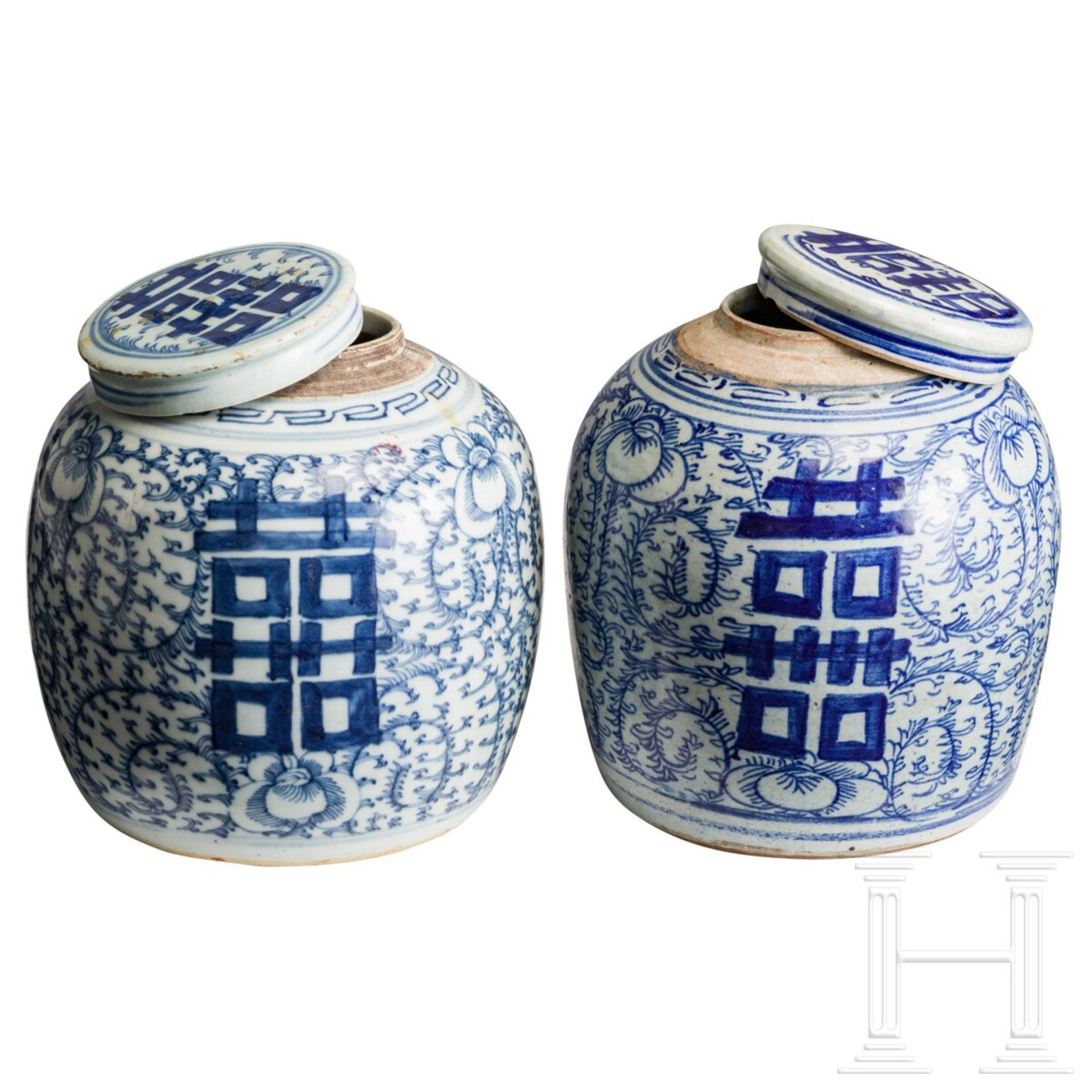Ein Paar blauweiße Deckelvasen, China, späte Qing-Dynastie - Image 2 of 7