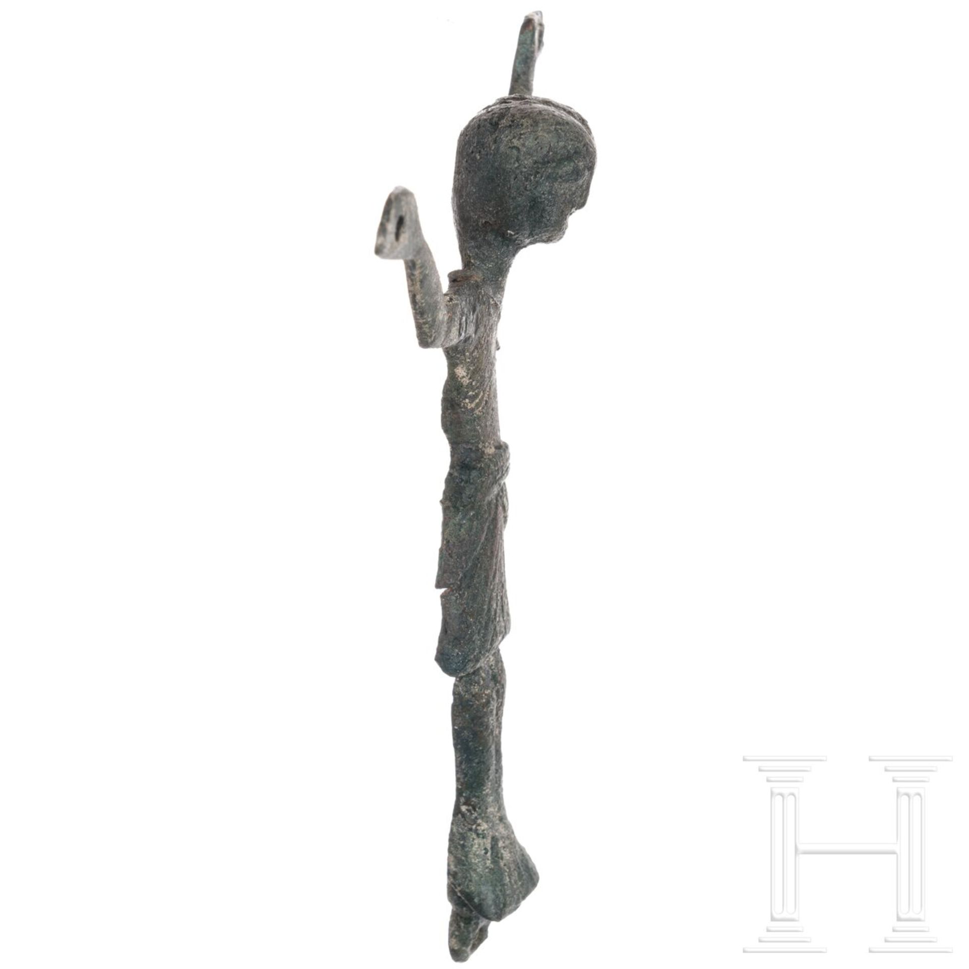 Corpus Christi aus Bronze von einem romanischen Kruzifix, 10. - 11. Jhdt. - Image 3 of 4