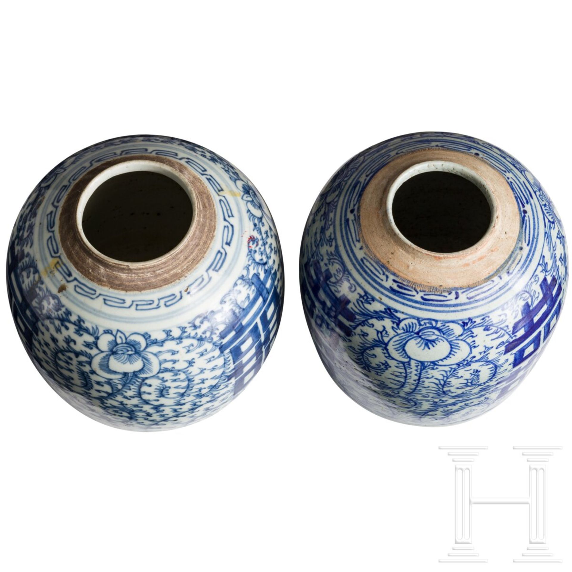 Ein Paar blauweiße Deckelvasen, China, späte Qing-Dynastie - Image 4 of 7
