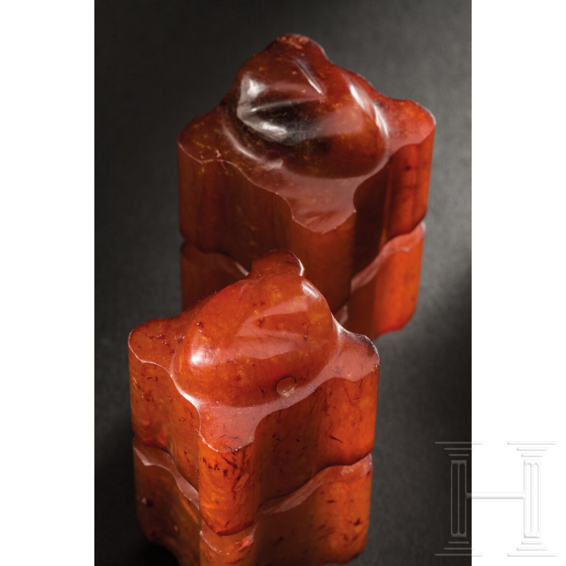 Zwei Jade-Kongs mit Zikaden-Dekor, China, 20. Jhdt. - Image 4 of 5