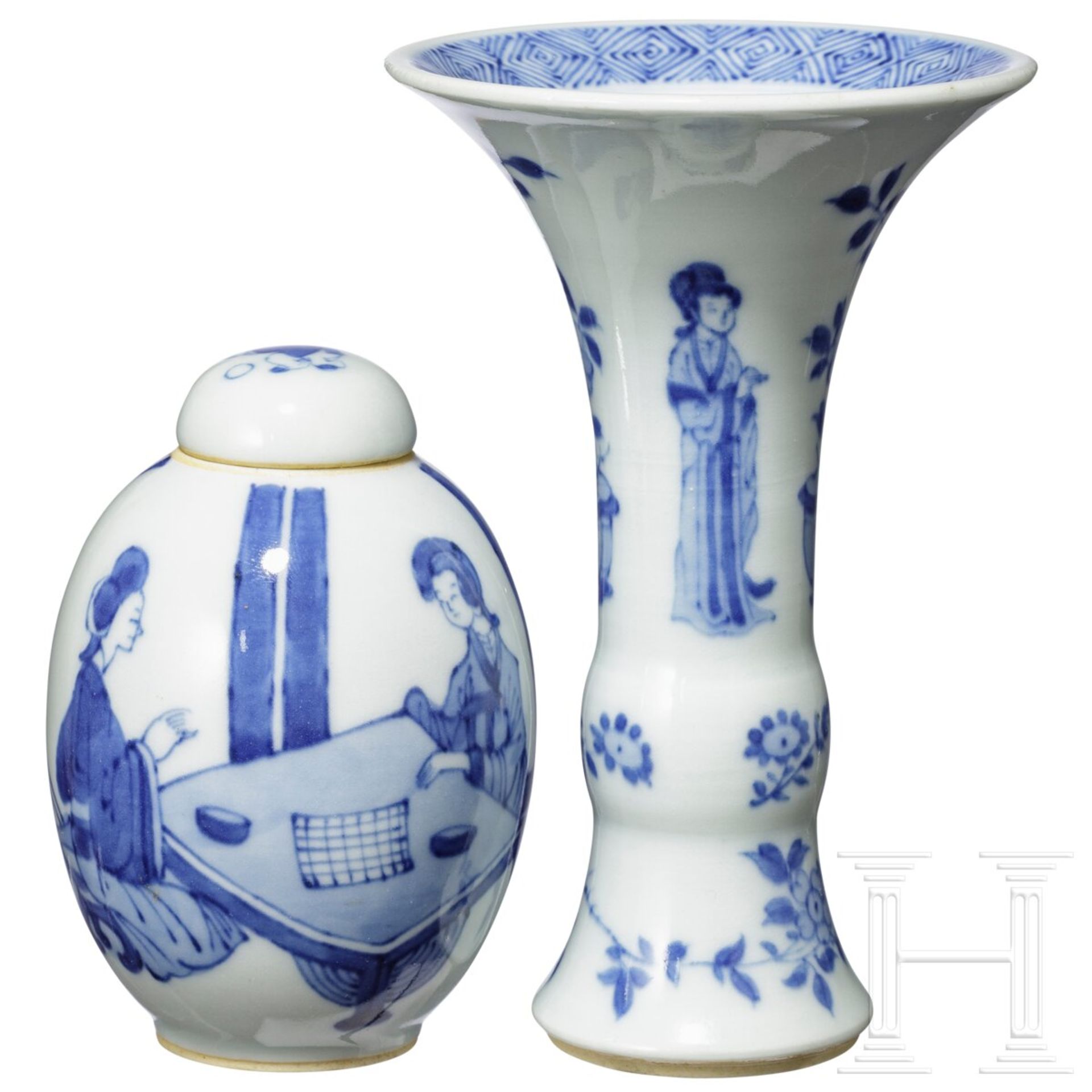Kleine blau-weiße Gu-Vase und Deckelgefäß, wohl Kangxi-Periode
