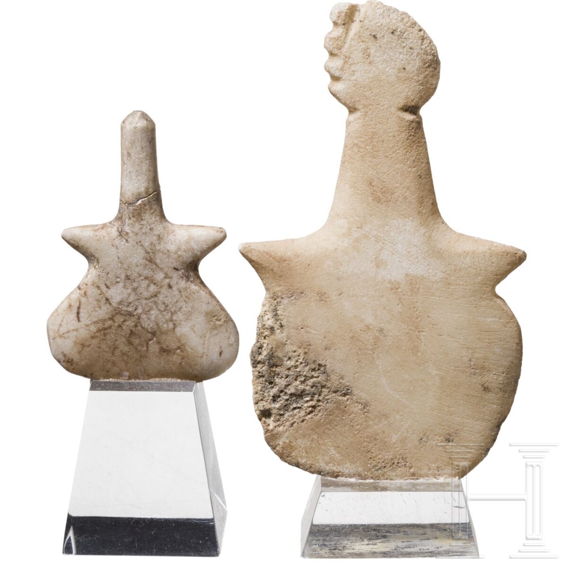 Zwei Marmoridole vom Typ Beycesultan und Kusura-Beycesultan, Anatolien, ca. 2700 - 2100 v. Chr. - Bild 2 aus 3