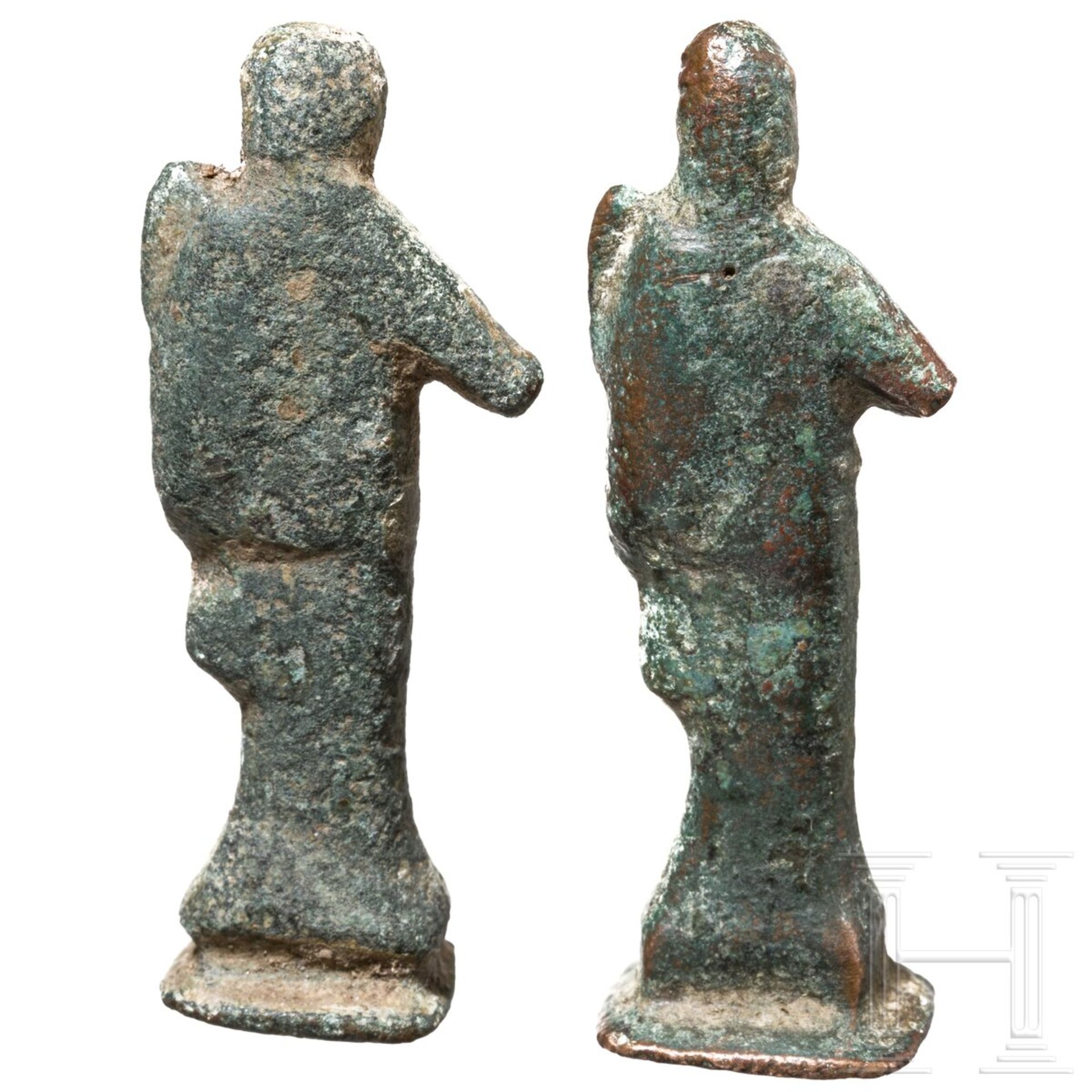Zwei Miniaturstatuetten des Merkur und zwei Phallusanhänger, römisch, 2. - 3. Jhdt. - Image 3 of 5
