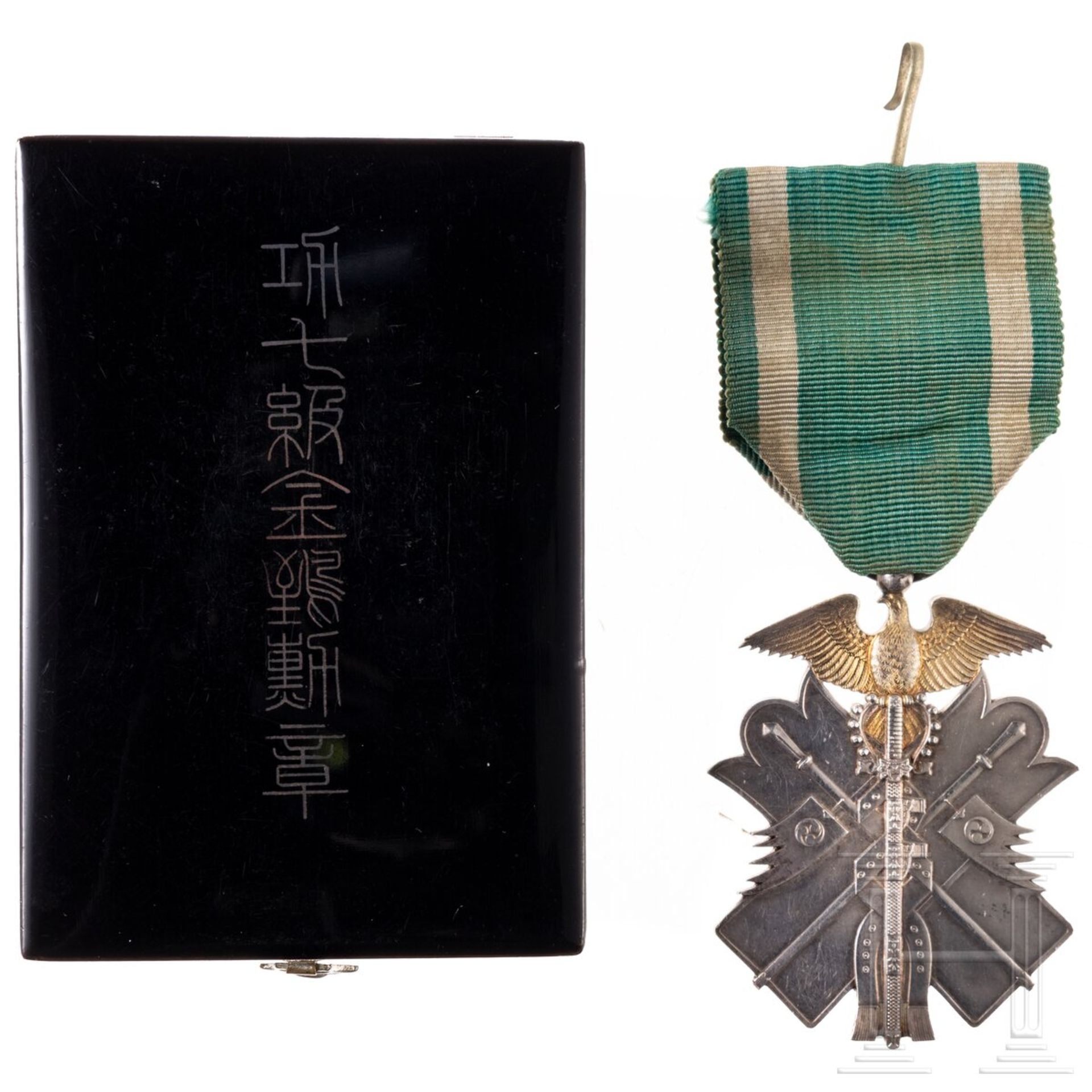 Orden vom Goldenen Drachen, 7. Klasse, mit Verleihungsurkunde - Bild 2 aus 4