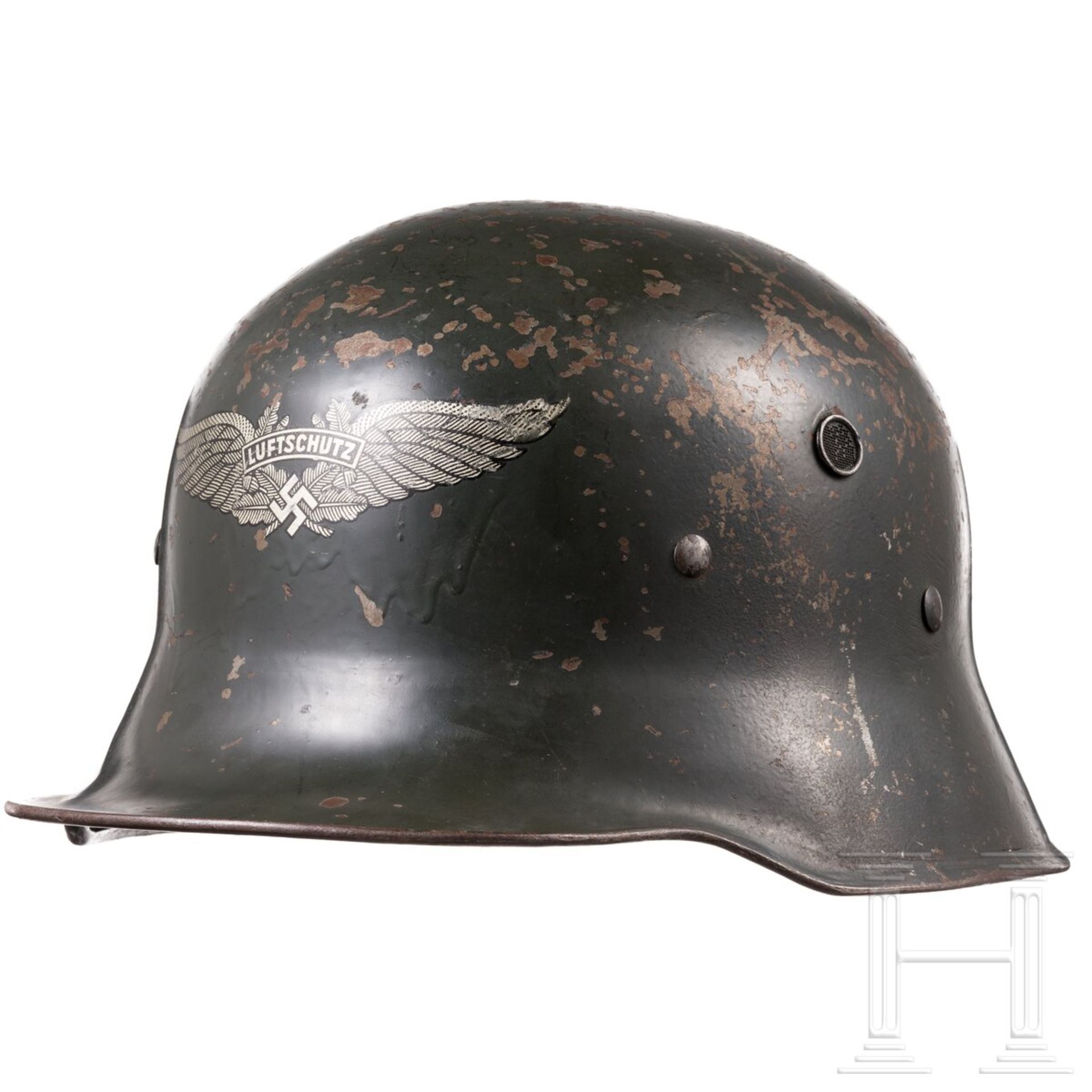 Stahlhelm M 18 für den Luftschutz