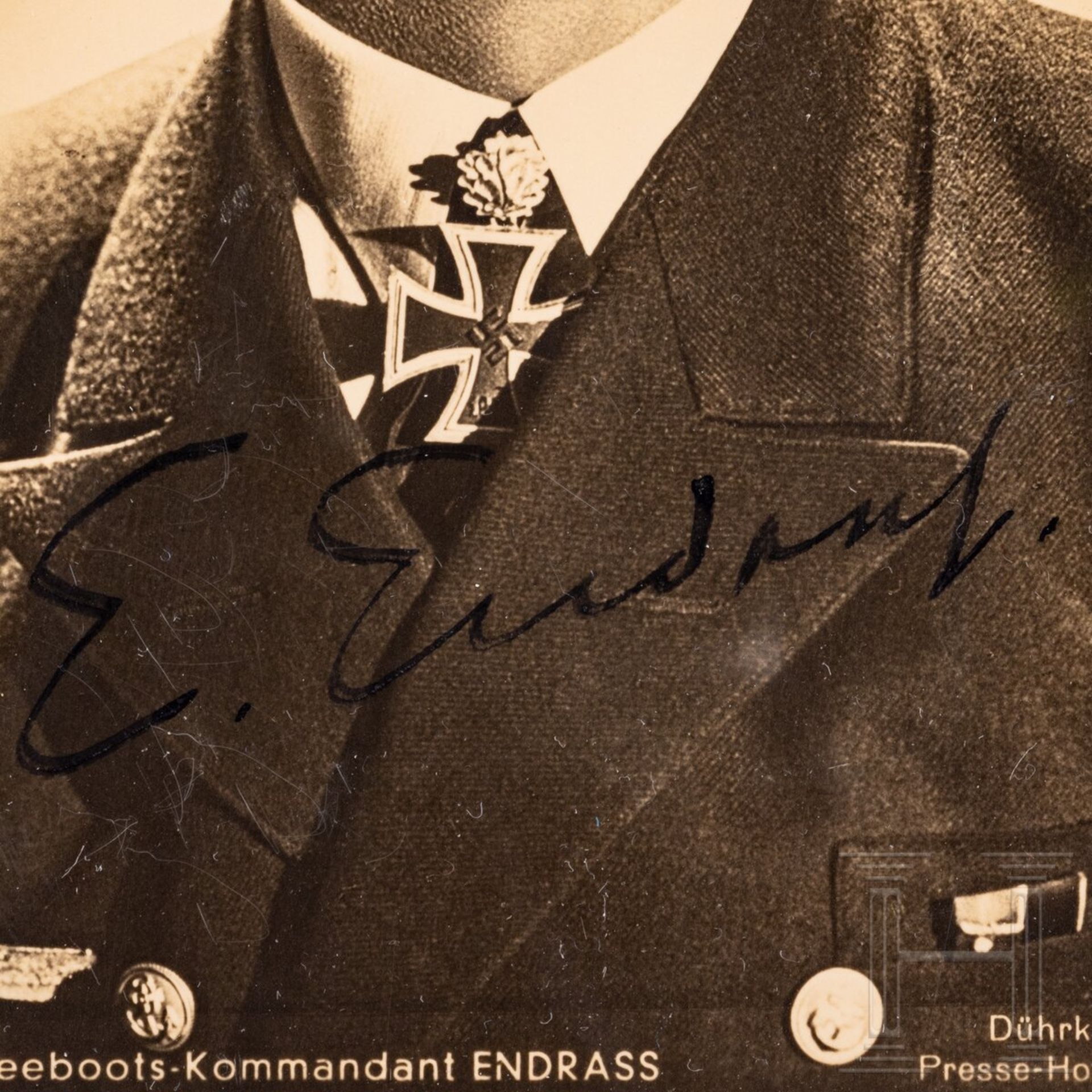 Engelbert Endrass - eigenhändig signierte Hoffmann-Portraitpostkarte - Image 3 of 3