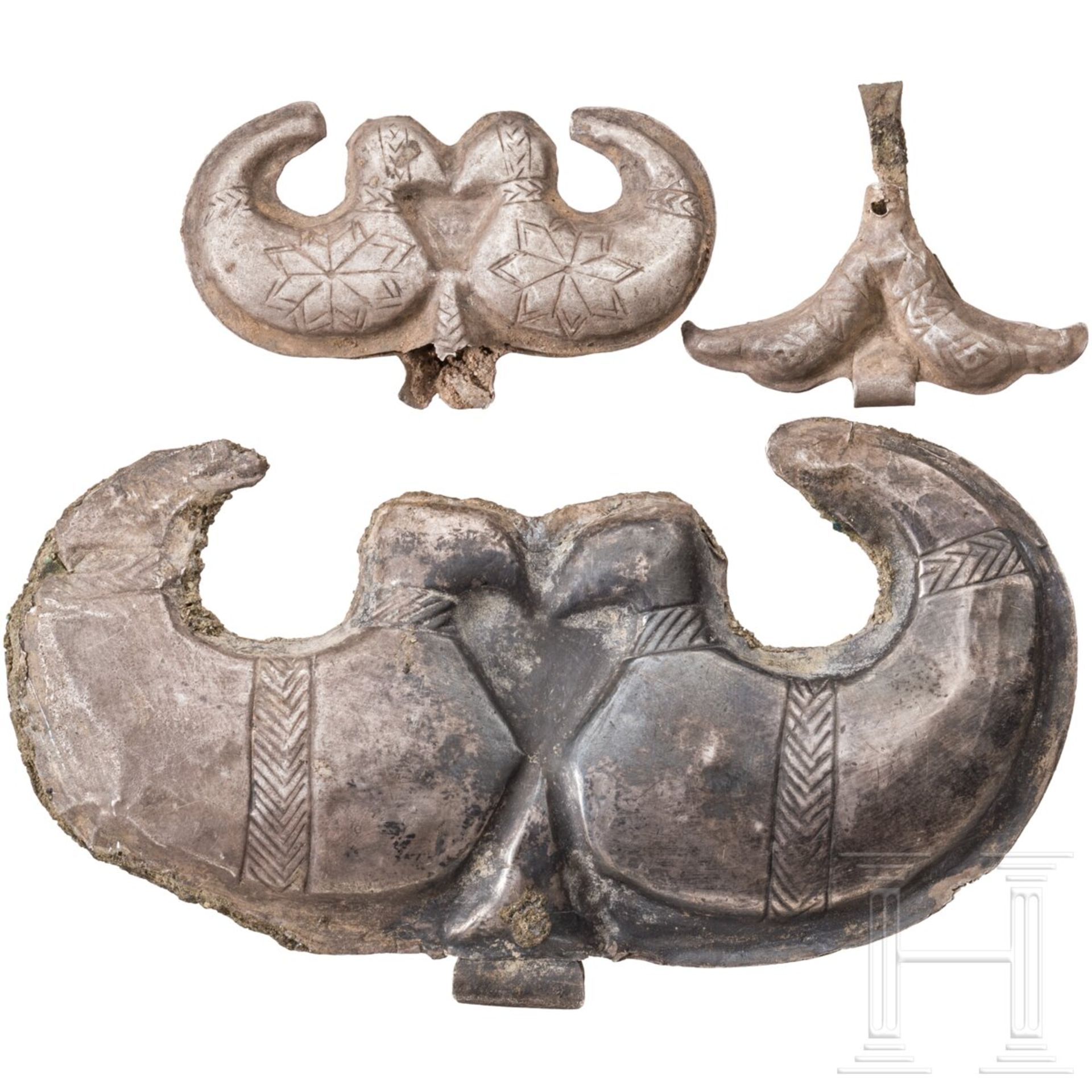 Zwei Silberappliken mit Vogeldarstellungen, protoelamitisch, spätes 4. - frühes 3. Jtsd v. Chr. - Image 2 of 5