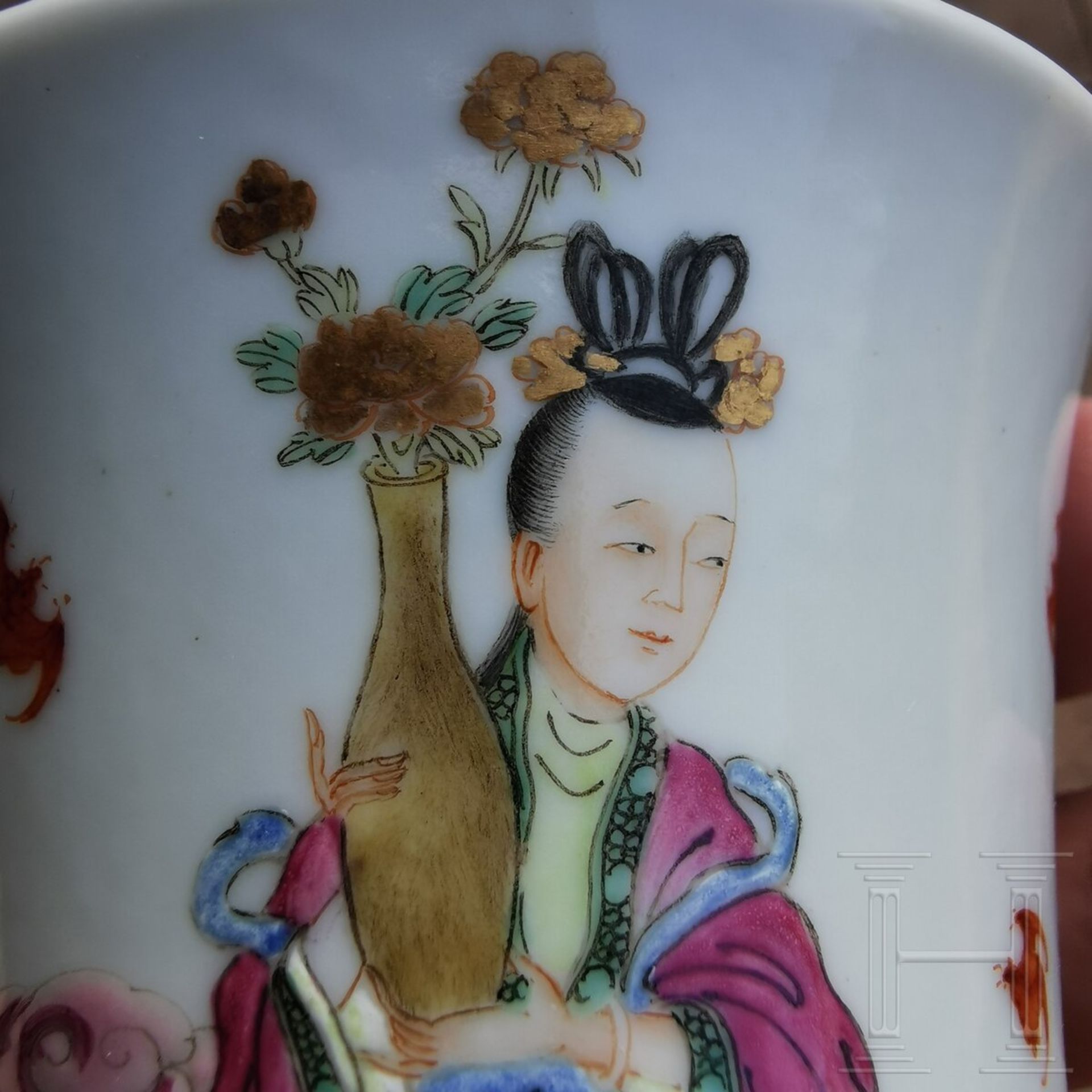 Famille-rose-Porzellantasse, China, wohl Qing-Dynastie, Daoguan-Periode (1820 - 1850) - Bild 12 aus 15