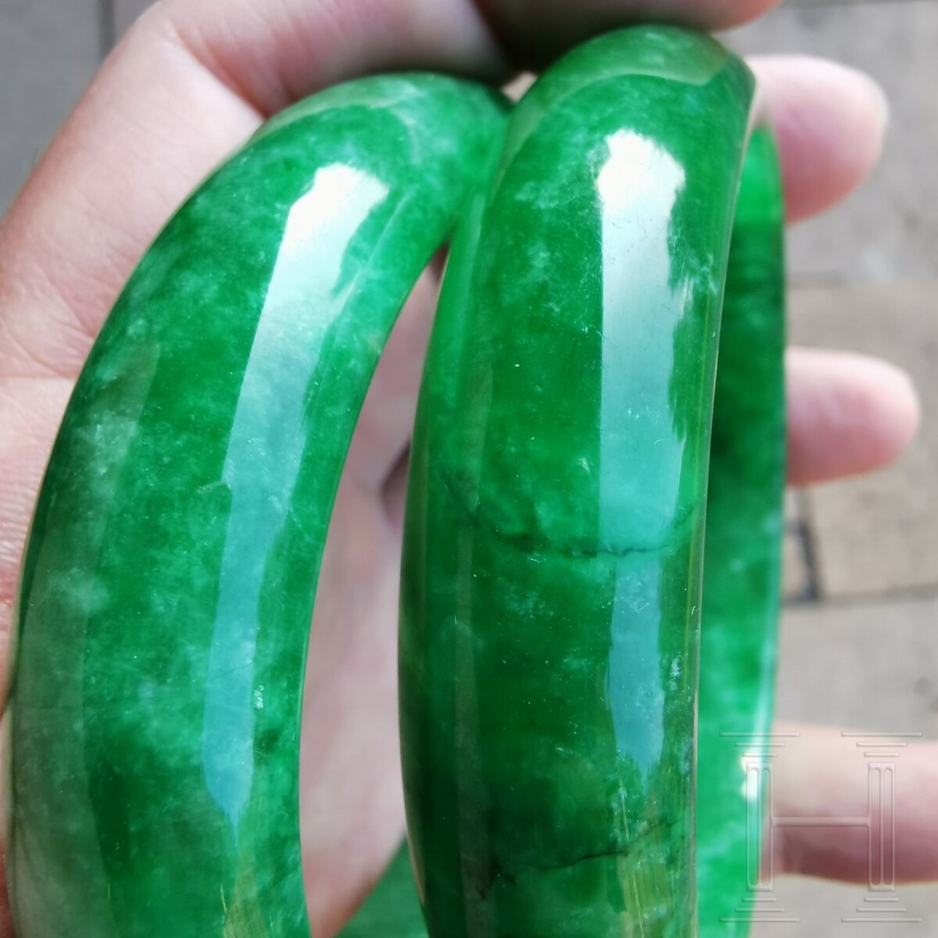 Ein Paar Jade-/Jaspis-Armreife, China, 20. Jhdt. - Image 9 of 11