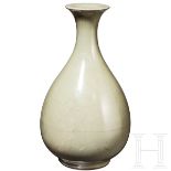 Longquan-Seladonvase (Yuhuchun), China, wohl Ming-Dynastie