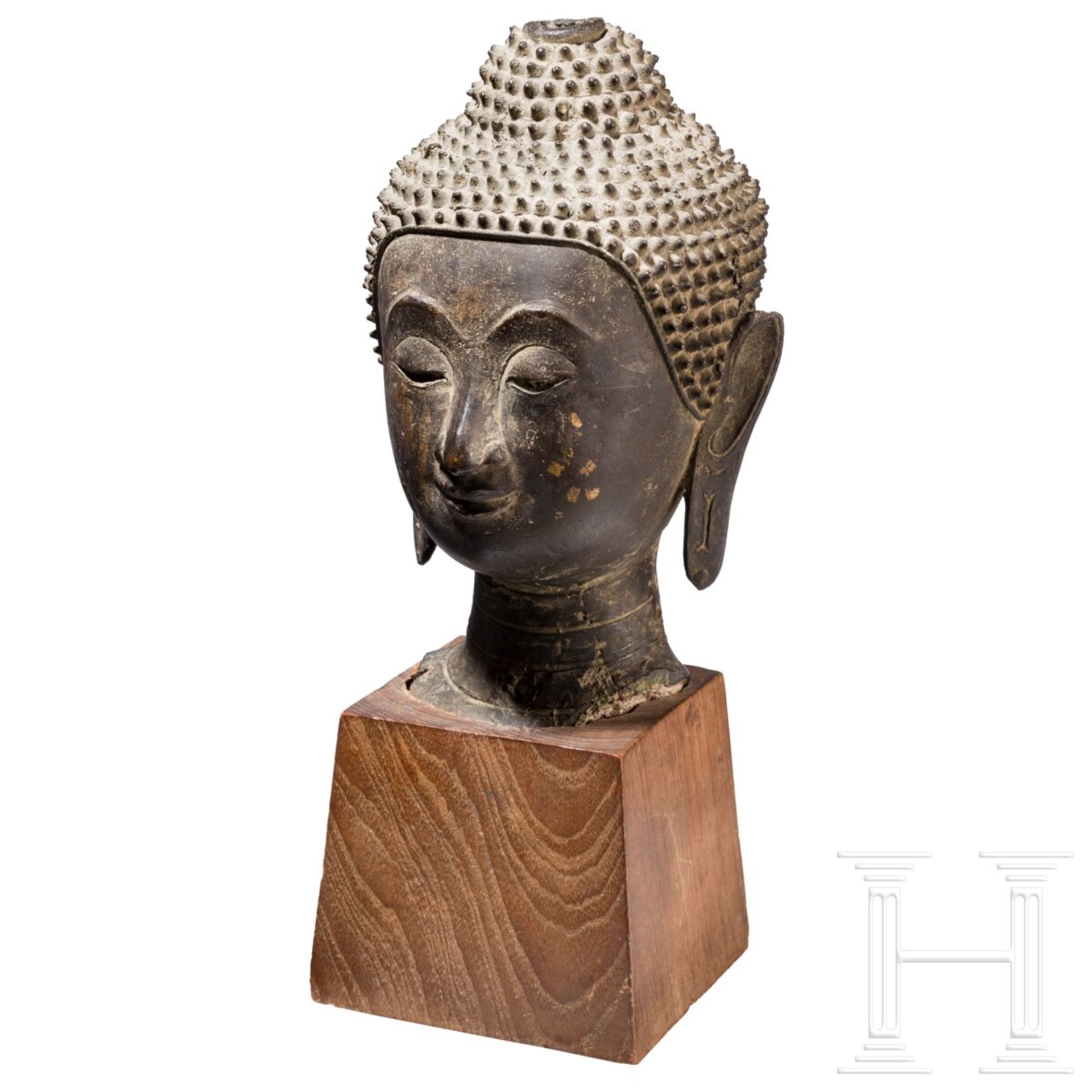 Bronzener Buddhakopf im Sukhotai-Stil, Thailand, wohl 18./frühes 19. Jhdt. - Bild 2 aus 8