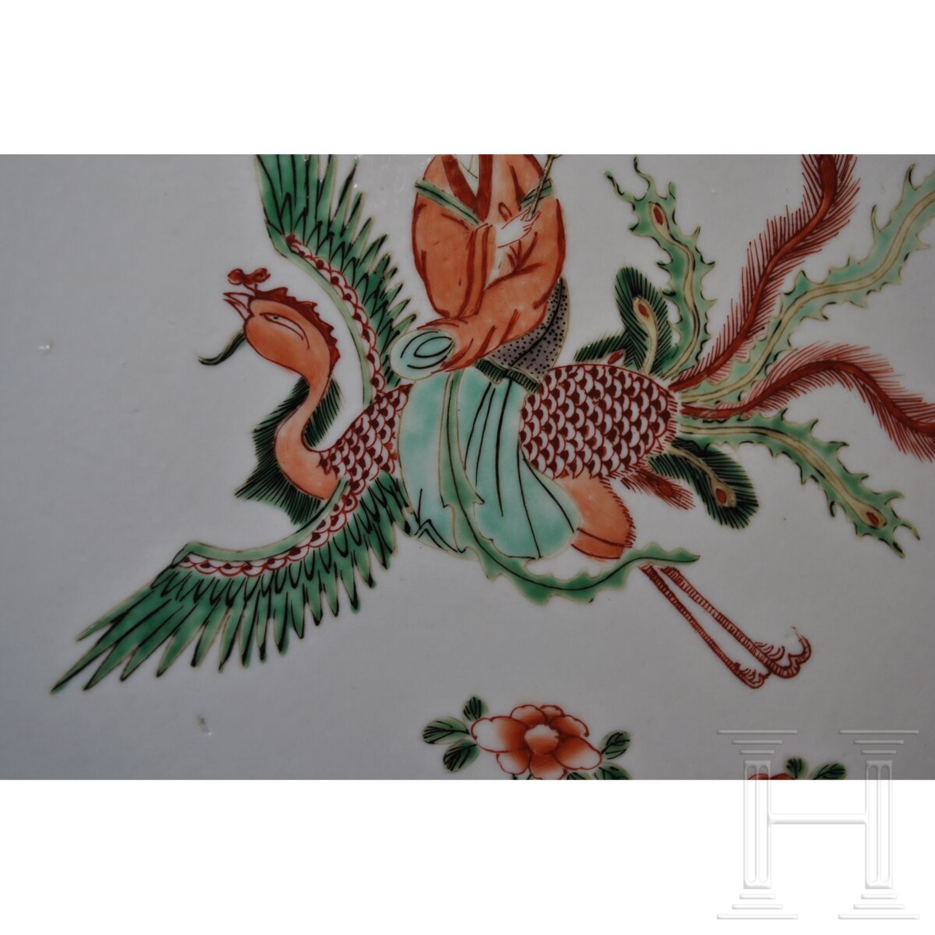 Zwei große Famille-verte-Teller mit figürlichem Dekor, China, wohl Kangxi-Periode (18. Jhdt.) - Image 26 of 40