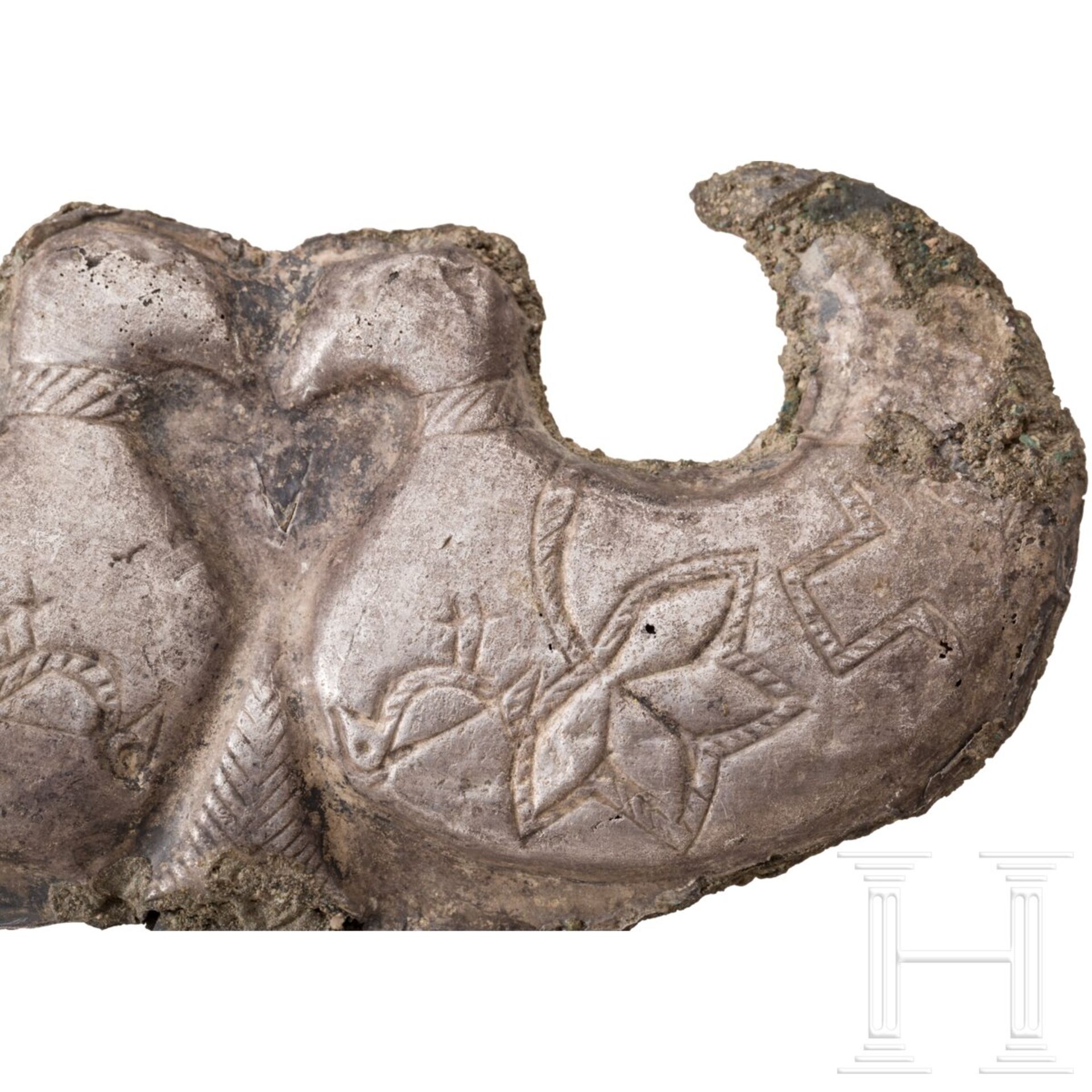 Zwei Silberappliken mit Vogeldarstellungen, protoelamitisch, spätes 4. - frühes 3. Jtsd v. Chr. - Image 3 of 5