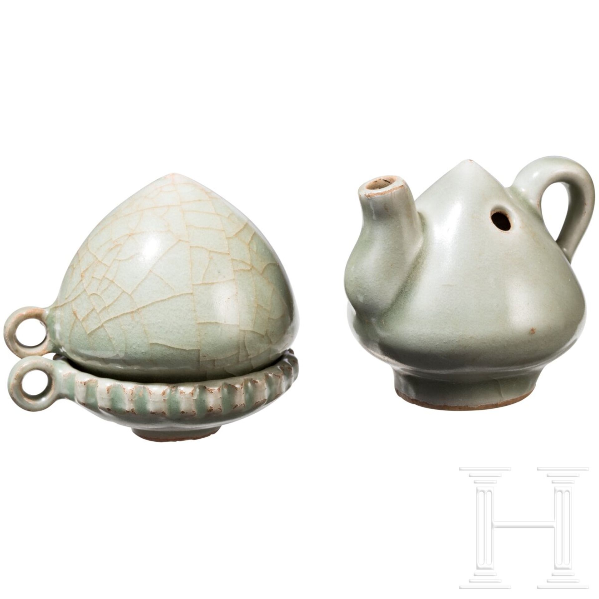 Zwei Longquan-Miniaturtassen sowie Teekanne, China, wahrscheinlich Ming-Dynastie - Image 4 of 16