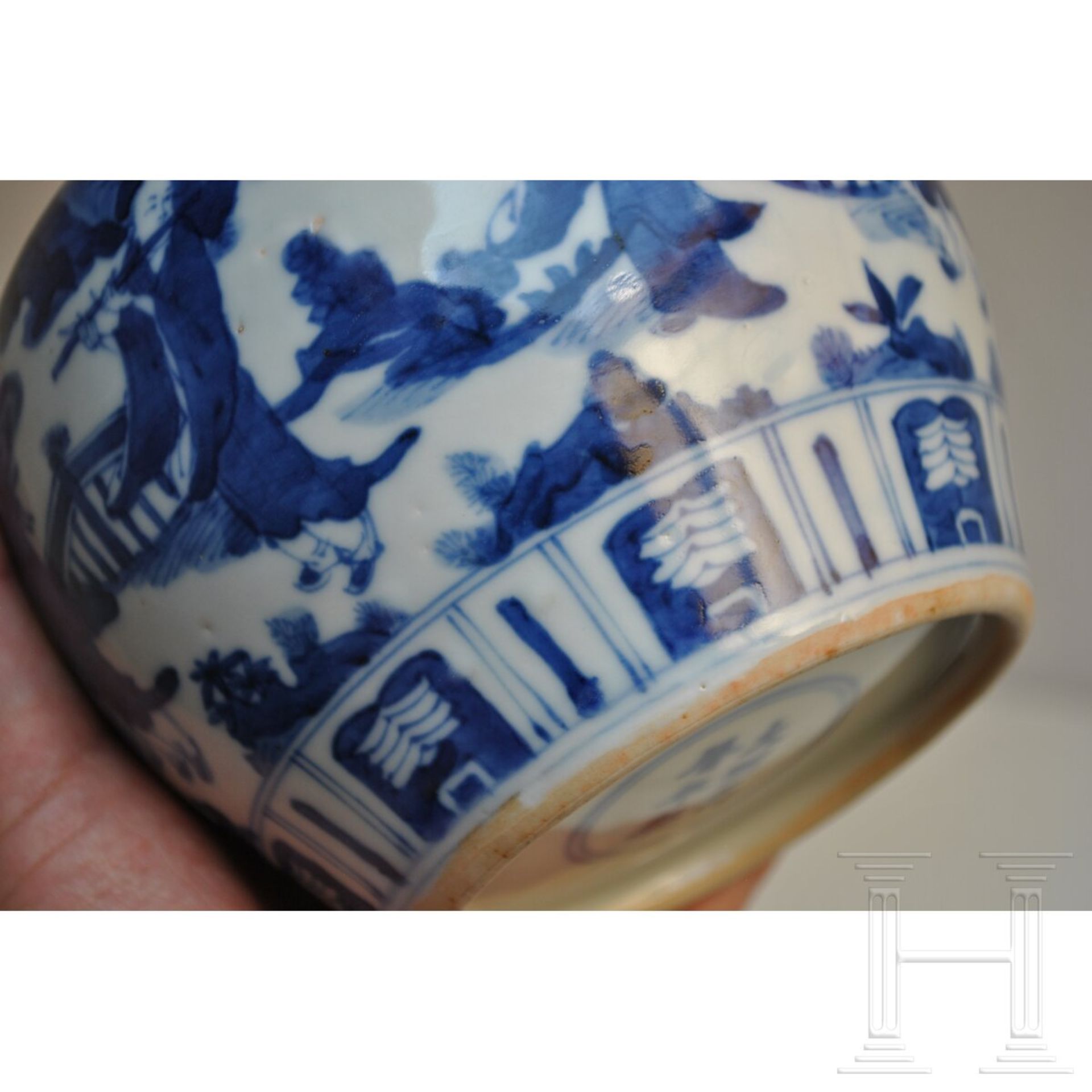 Blau-weiße Vase mit figürlicher Szene mit Wanli-Sechszeichenmarke, China, wahrscheinlich aus dieser - Image 18 of 18