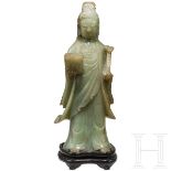 Stehende Guanyin aus Jade, China, 20. Jhdt.