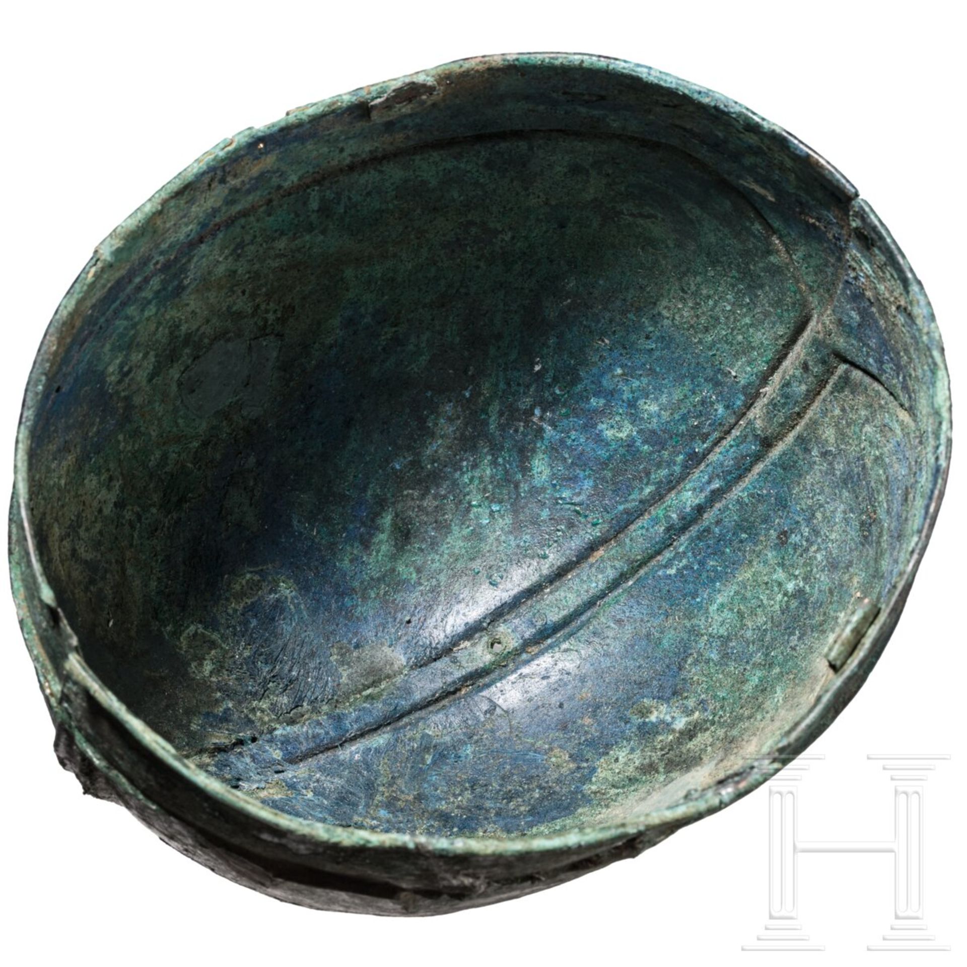 Pseudochalkidischer Bronzehelm, nördlicher Schwarzmeerraum, 3. - 2. Jhdt. v. Chr. - Image 6 of 7