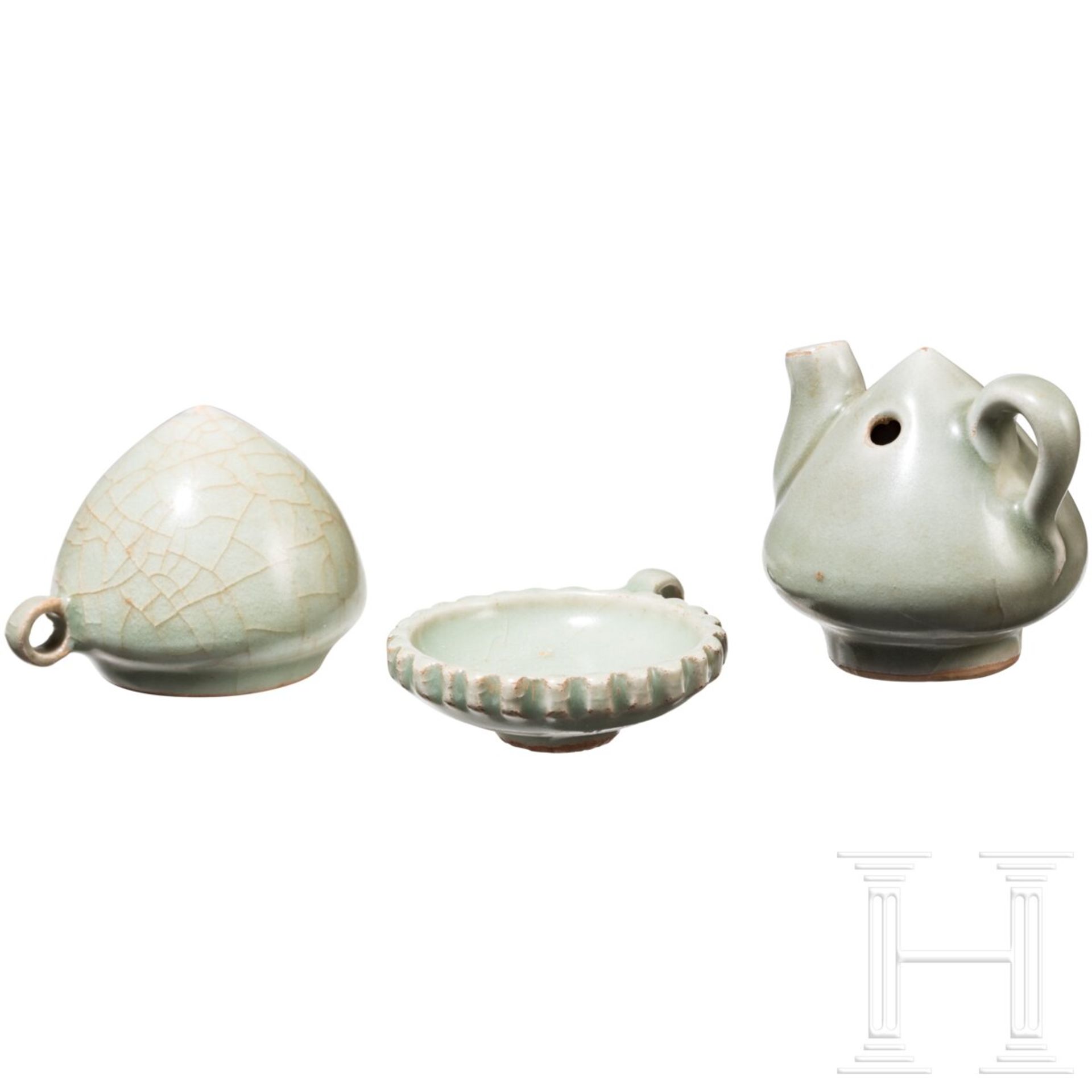 Zwei Longquan-Miniaturtassen sowie Teekanne, China, wahrscheinlich Ming-Dynastie - Image 3 of 16