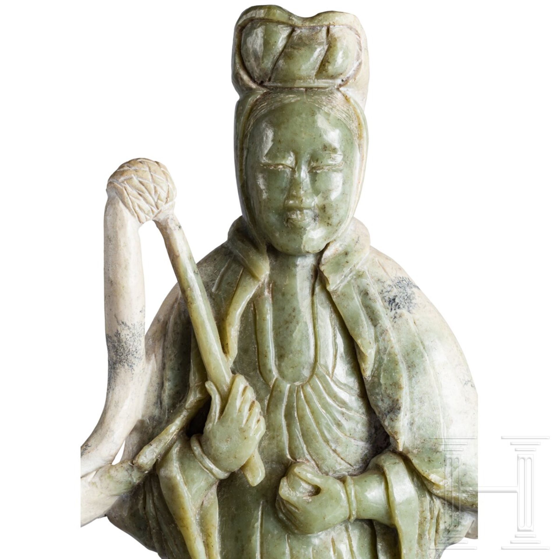 Große Guanyin aus Jade, China, 20. Jhdt. - Image 4 of 4